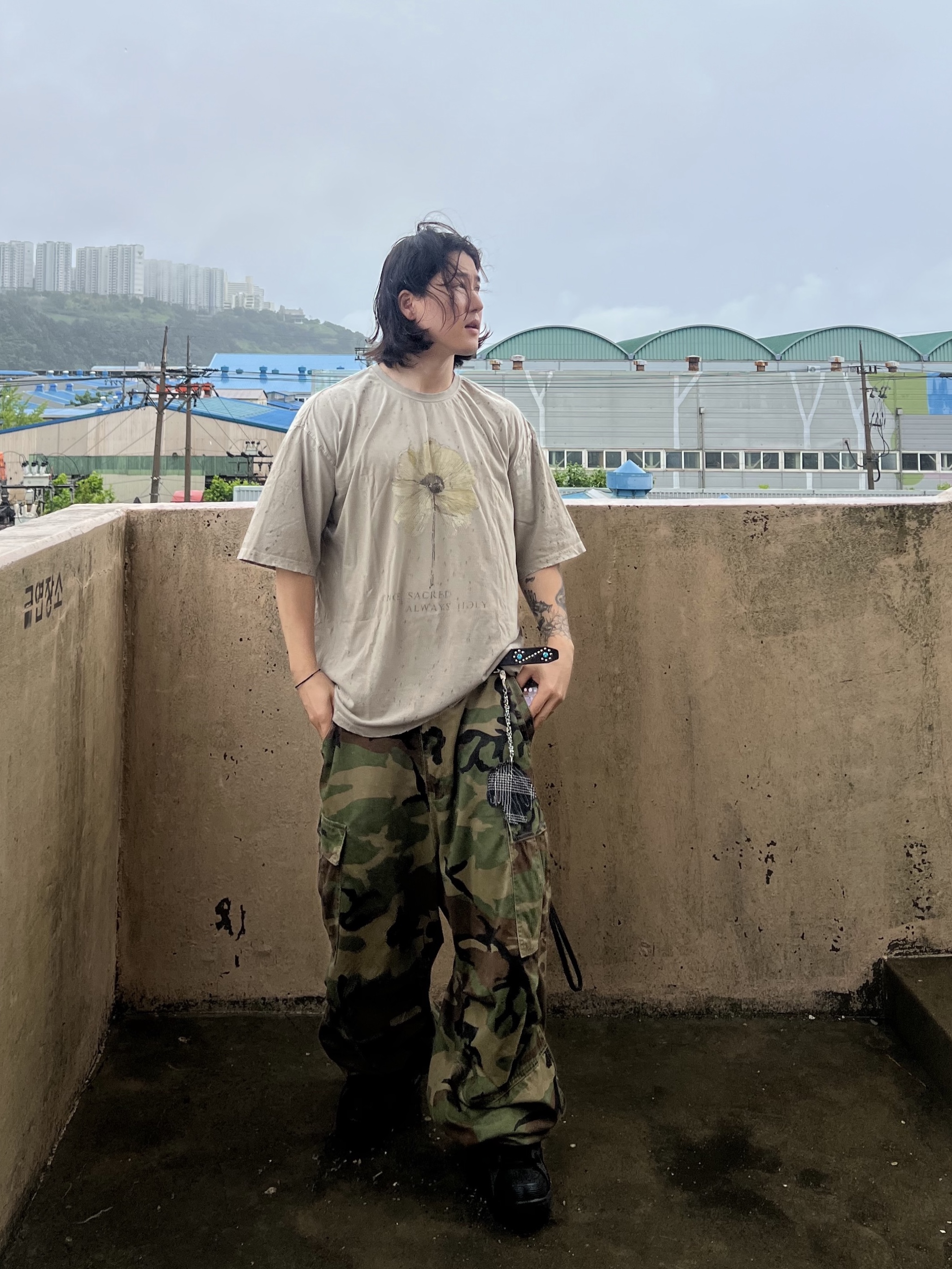 NOD Stone Washed Cargo Pants Camo, Undermycar Once Sacred Always Holy Vintage T-Shirt Oatmeal - 25SS 착용 스타일 - 5
