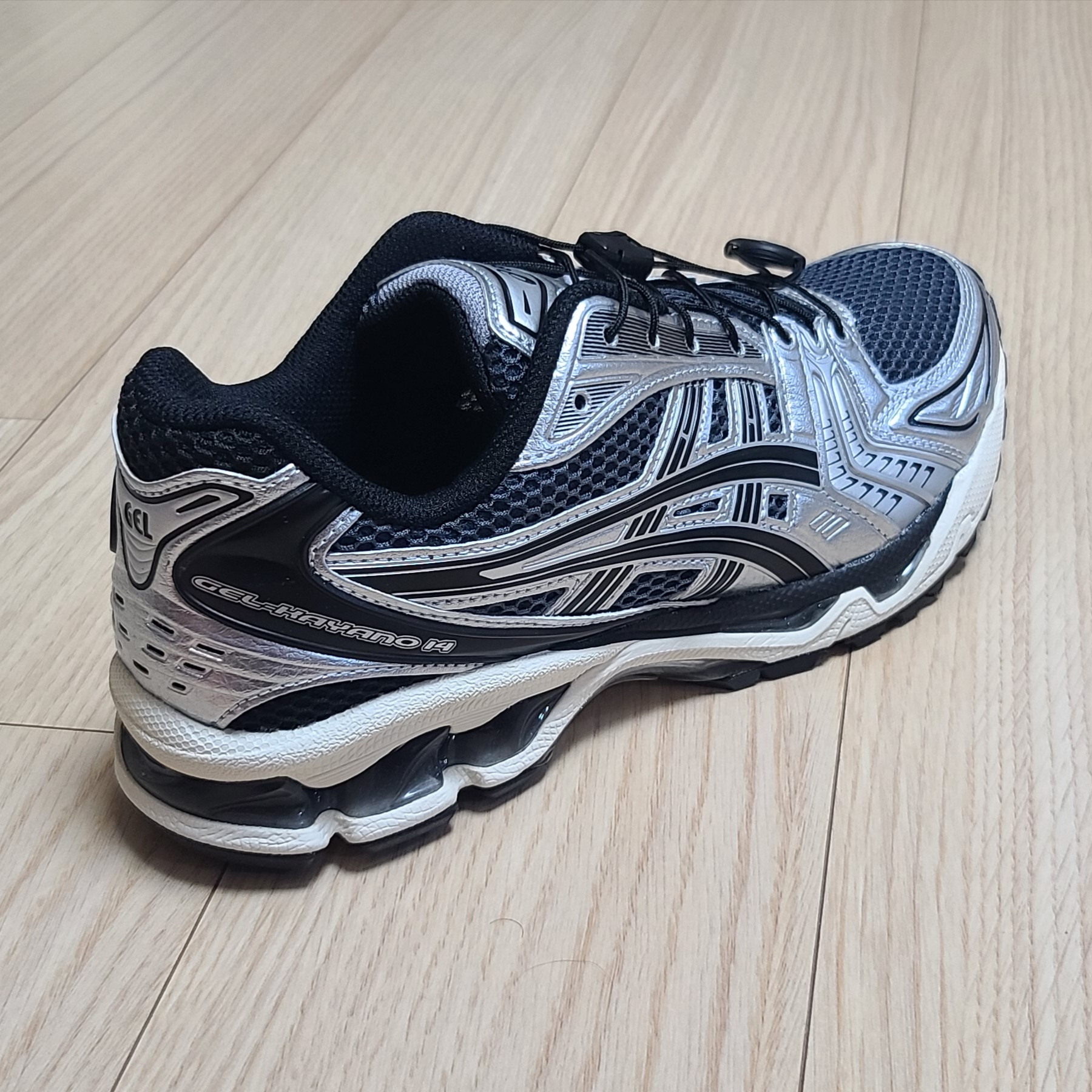 Asics Unlimited Gel-Kayano 14 Carrier Grey Black 착용 스타일