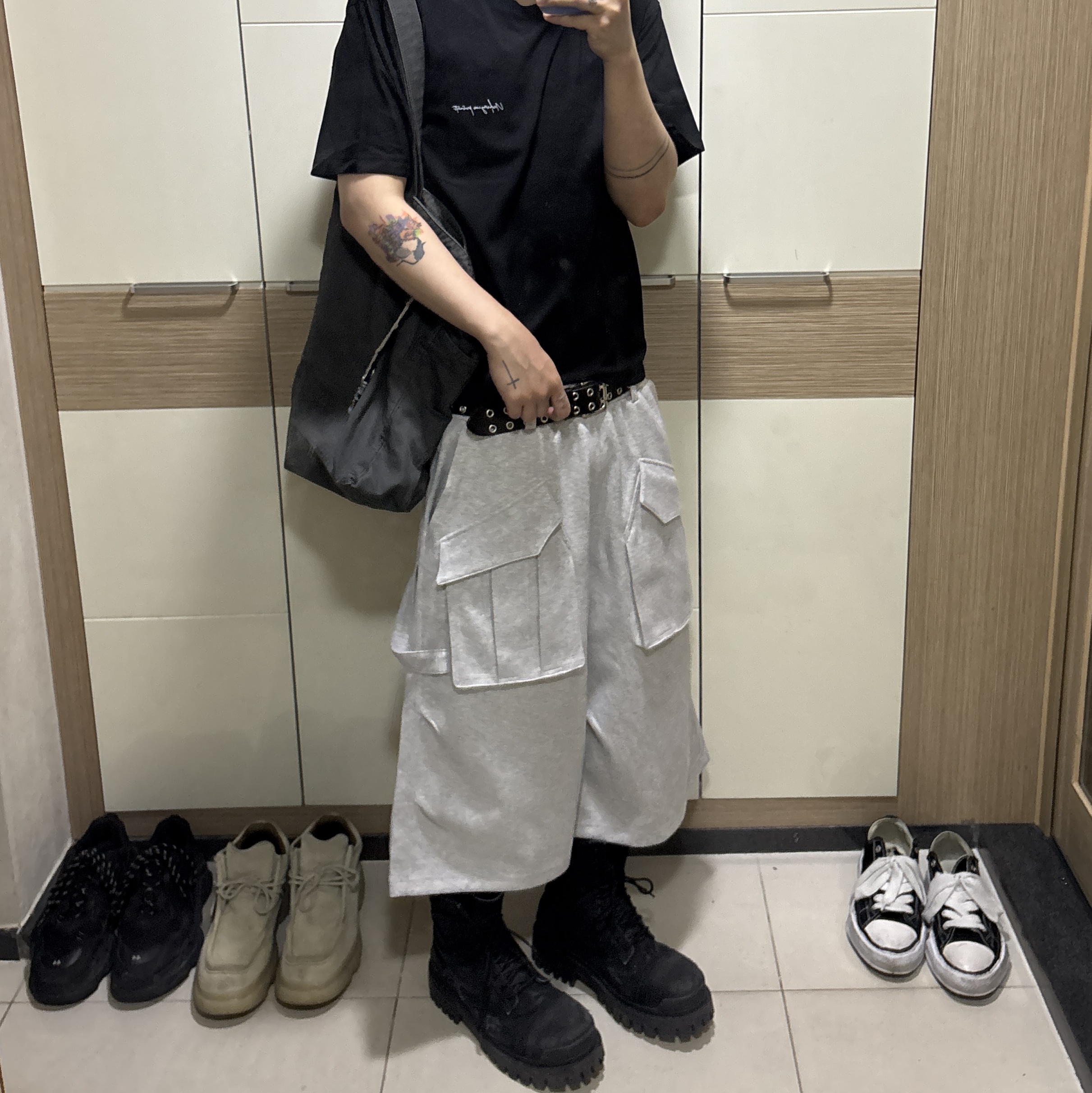 [KREAM 단독] Flavorism Bermuda Cargo Sweat Pants Melange, [KREAM 단독] Flavorism Bermuda Cargo Sweat Pants Black 착용 스타일