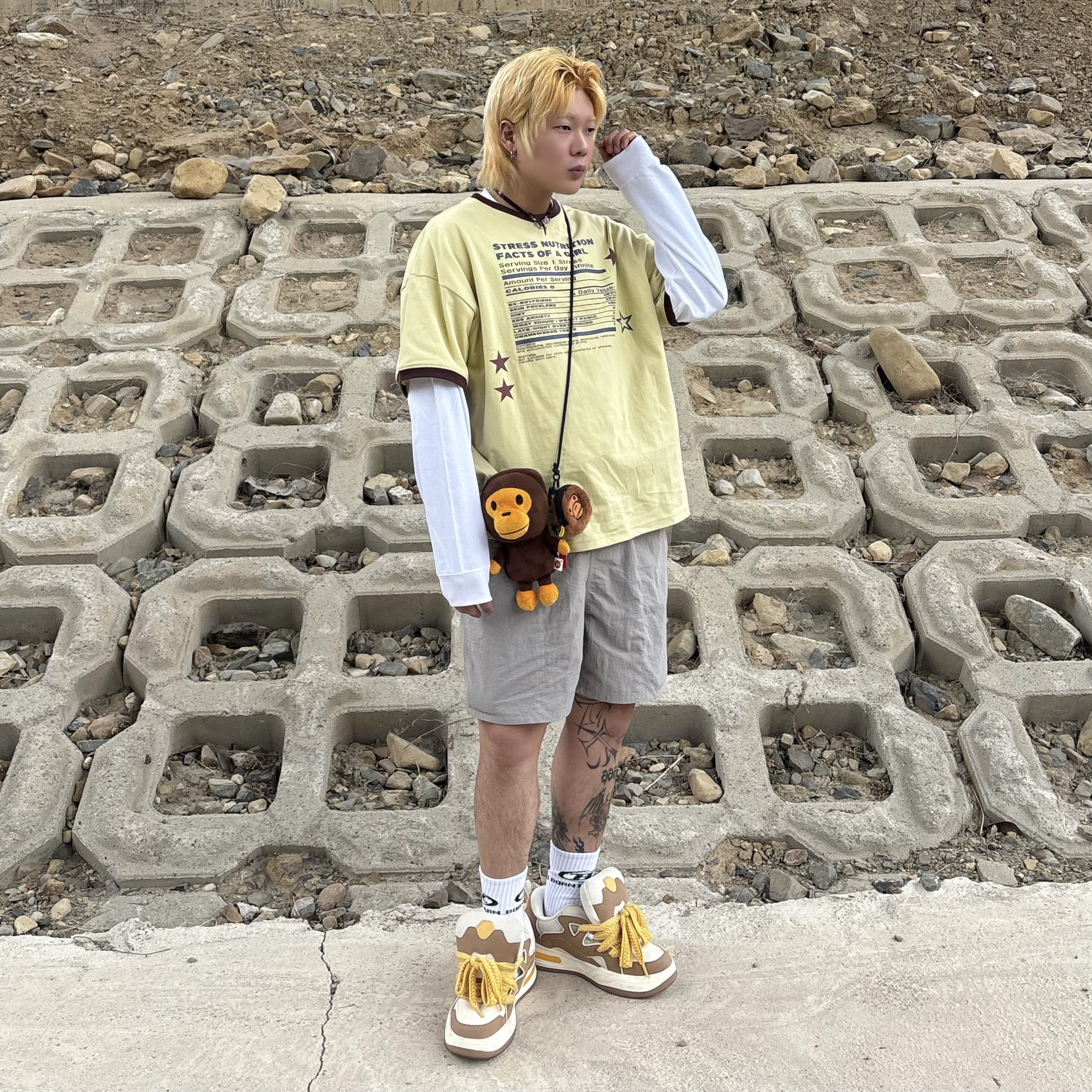 BAPE Baby Milo Mobile Bag Brown 착용 스타일