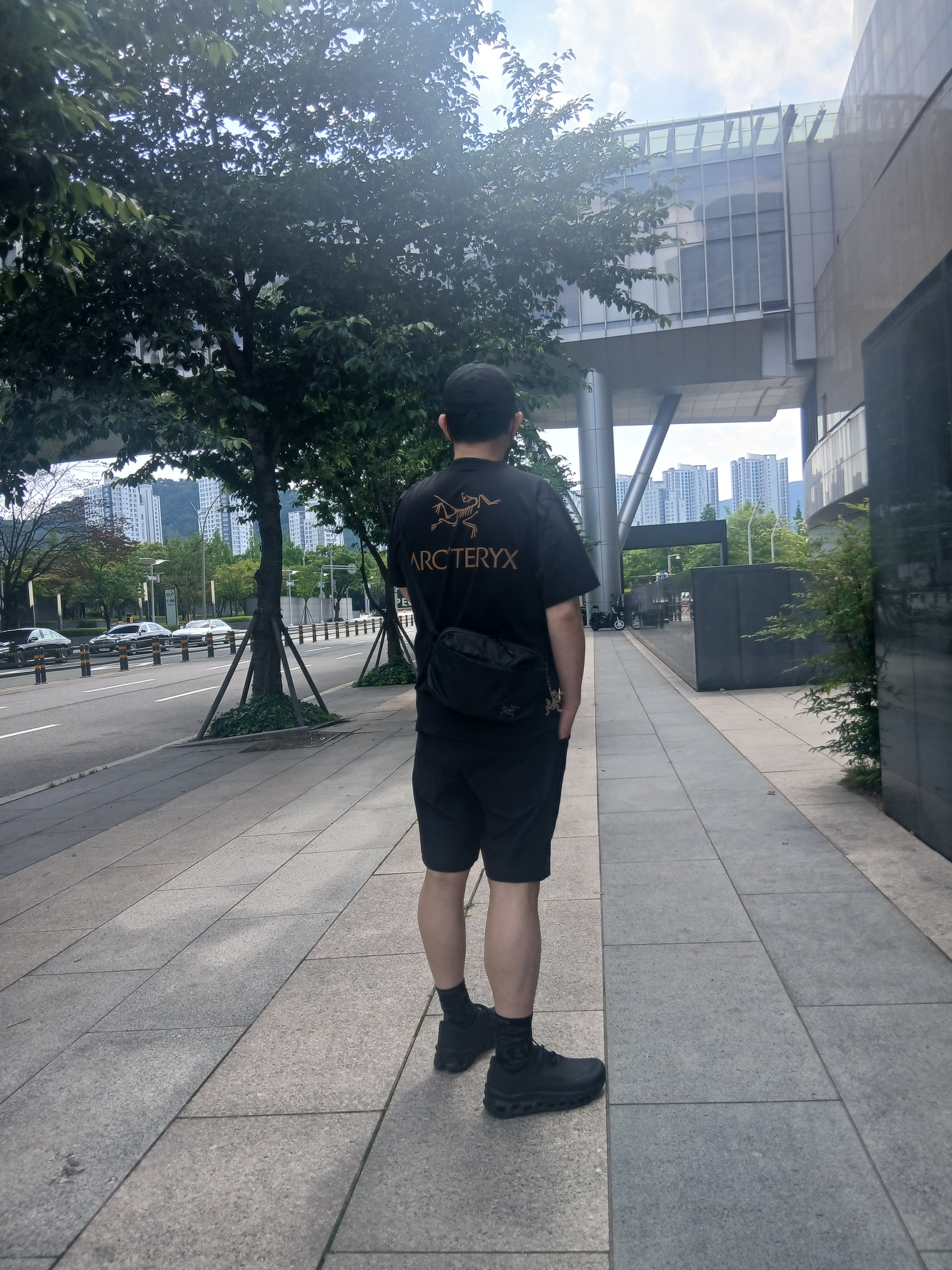 On Running x Post Archive Faction (Paf) Cloudmonster 2 Black Magnet, Stone Island 9100011 Nylon Metal in Econyl Baseball Cap with Drawcord Compass Embroidery Black 착용 스타일 - 6