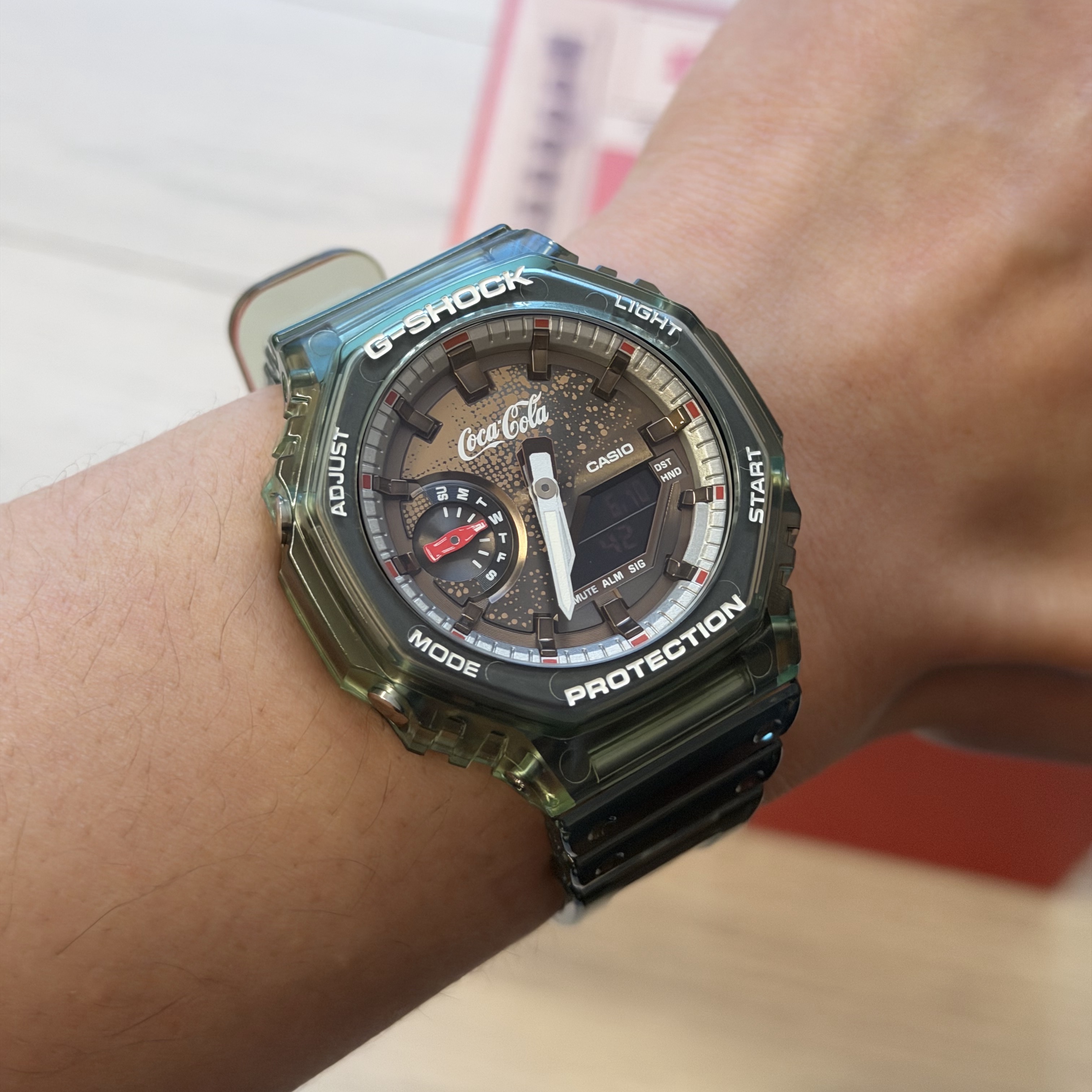 Casio G-Shock x Coca-Cola GA-2100CC-3A 착용 스타일