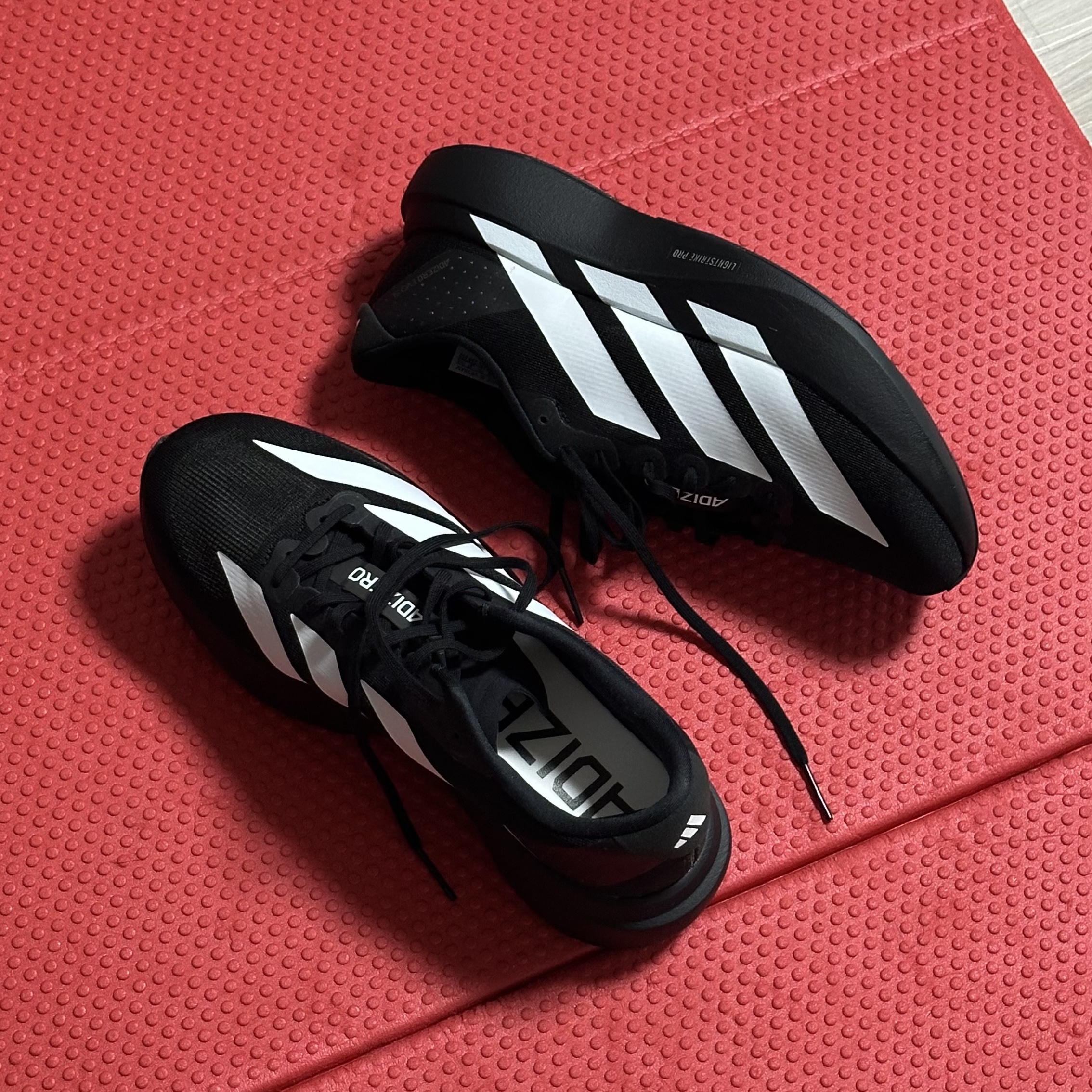 Adidas Adizero EVO SL Core Black Cloud White 착용 스타일