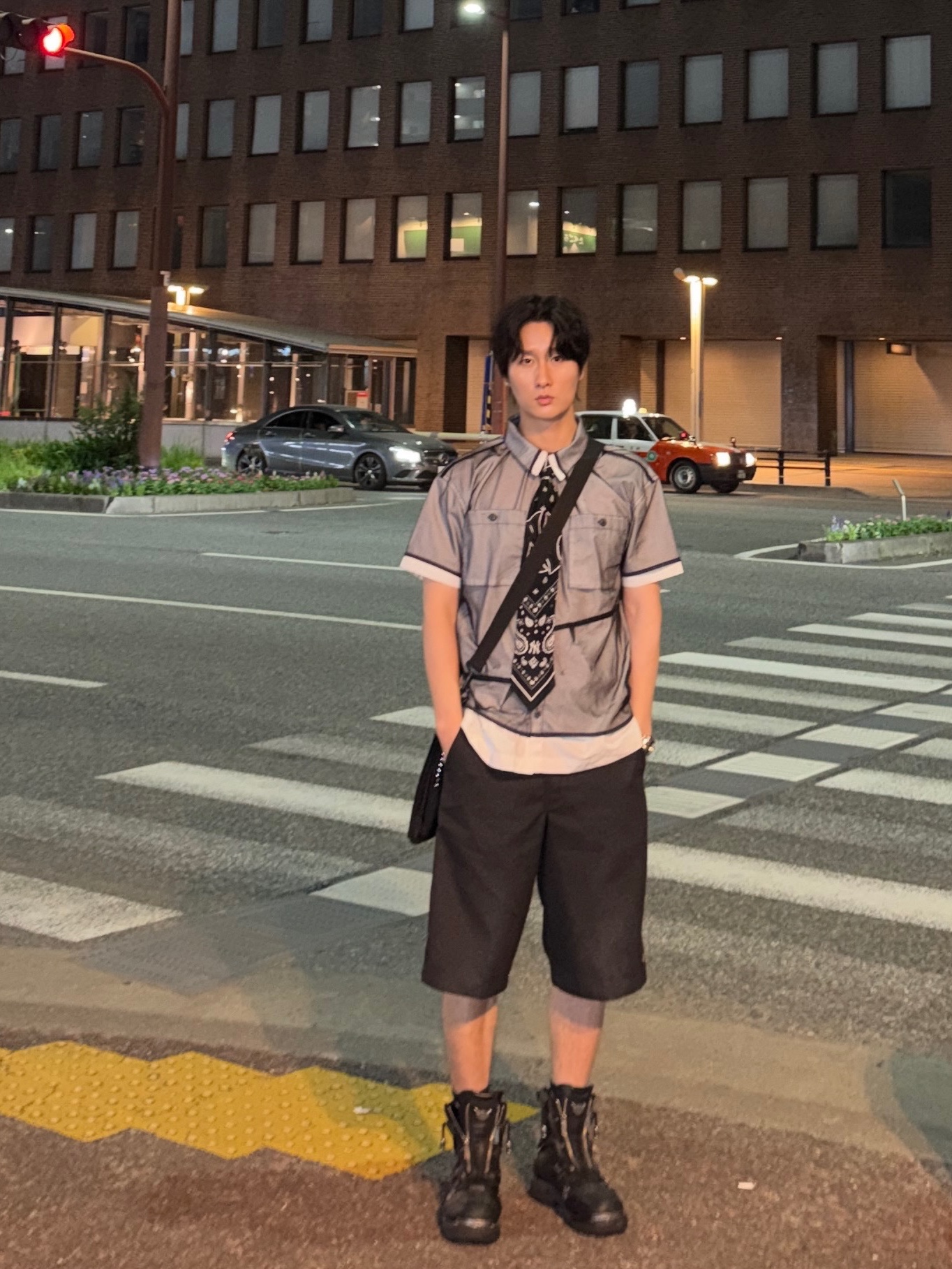 Dickies Loose Fit 13 Inch Flat Front Work Shorts Black, MLB New York Yankees Paisley Bandana Black 착용 스타일
