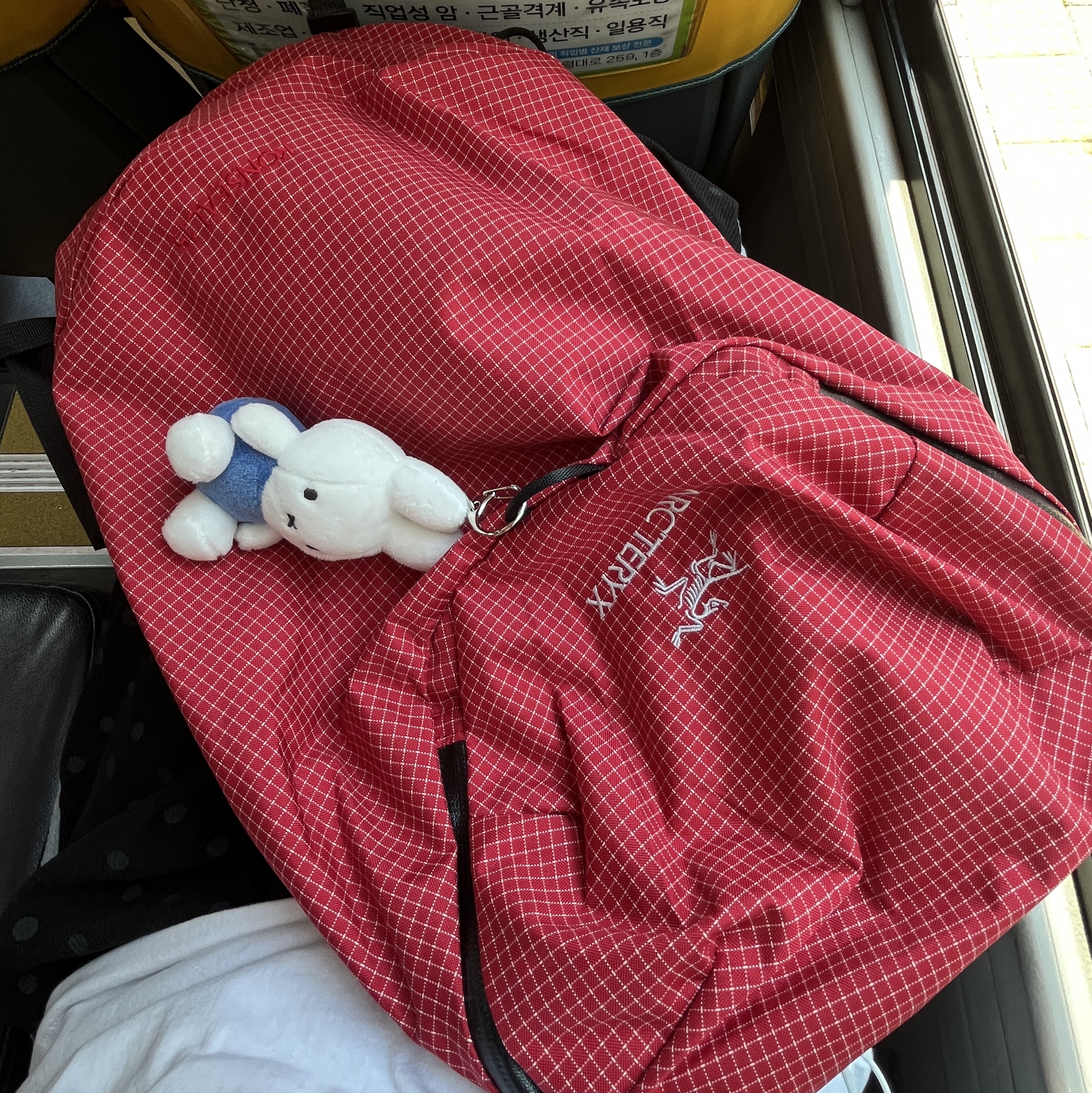Arc'teryx Konseal 15 Backpack Heritage 착용 스타일