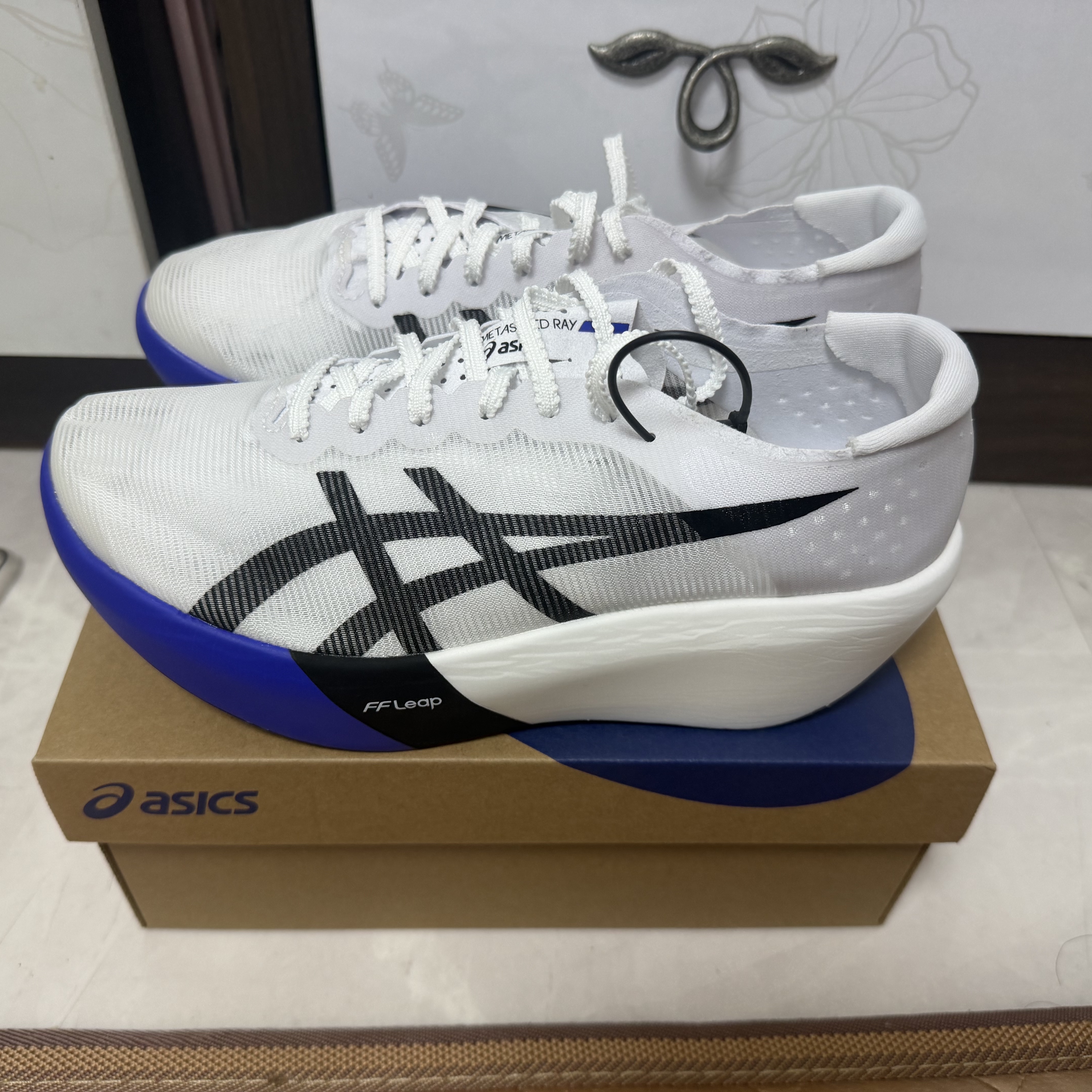 Asics Metaspeed Ray White Cobalt Burst 착용 스타일 - 3