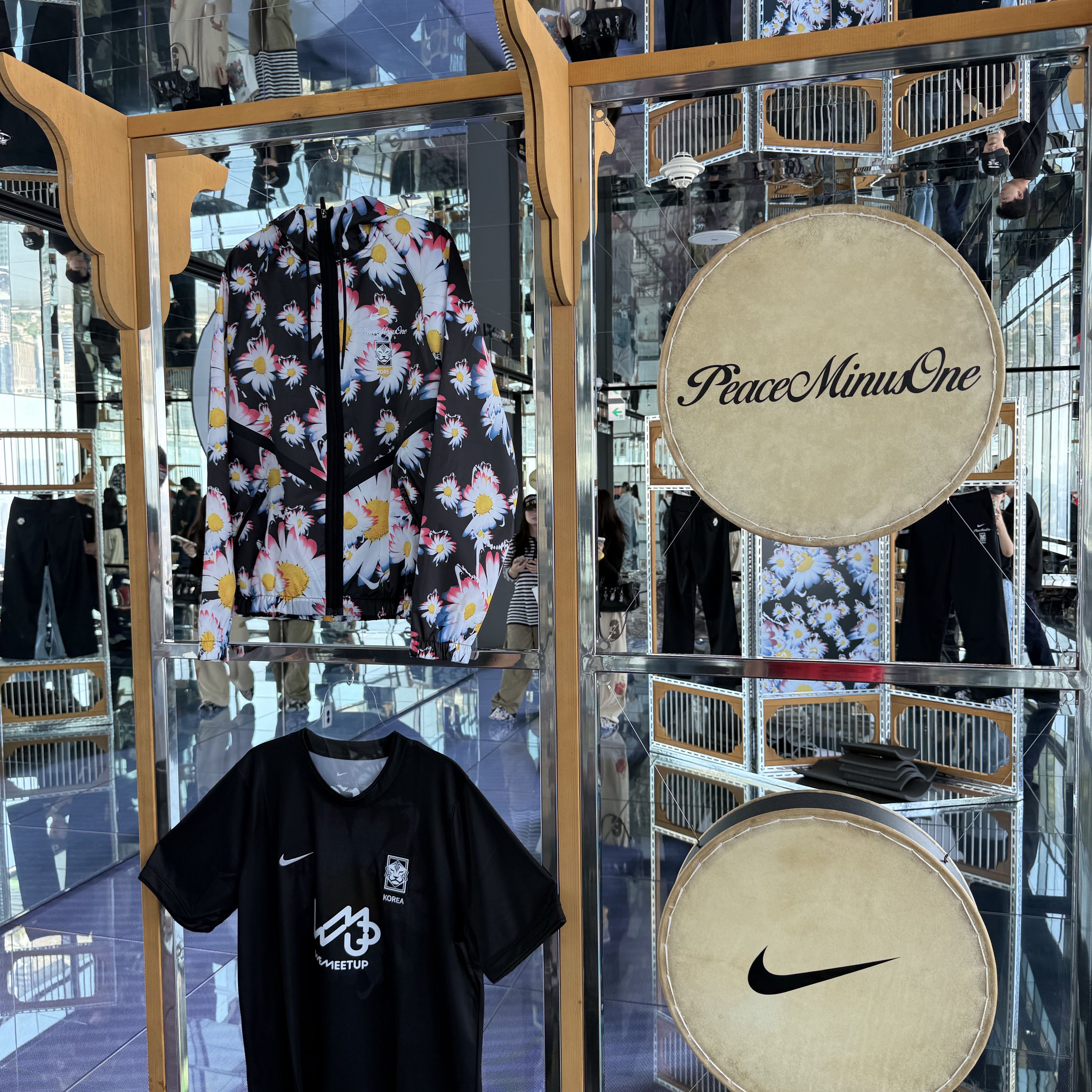Nike x Peaceminusone Korea Anthem Jacket Black (IH1622-010) (Non Marking Ver.) 착용 스타일 - 2