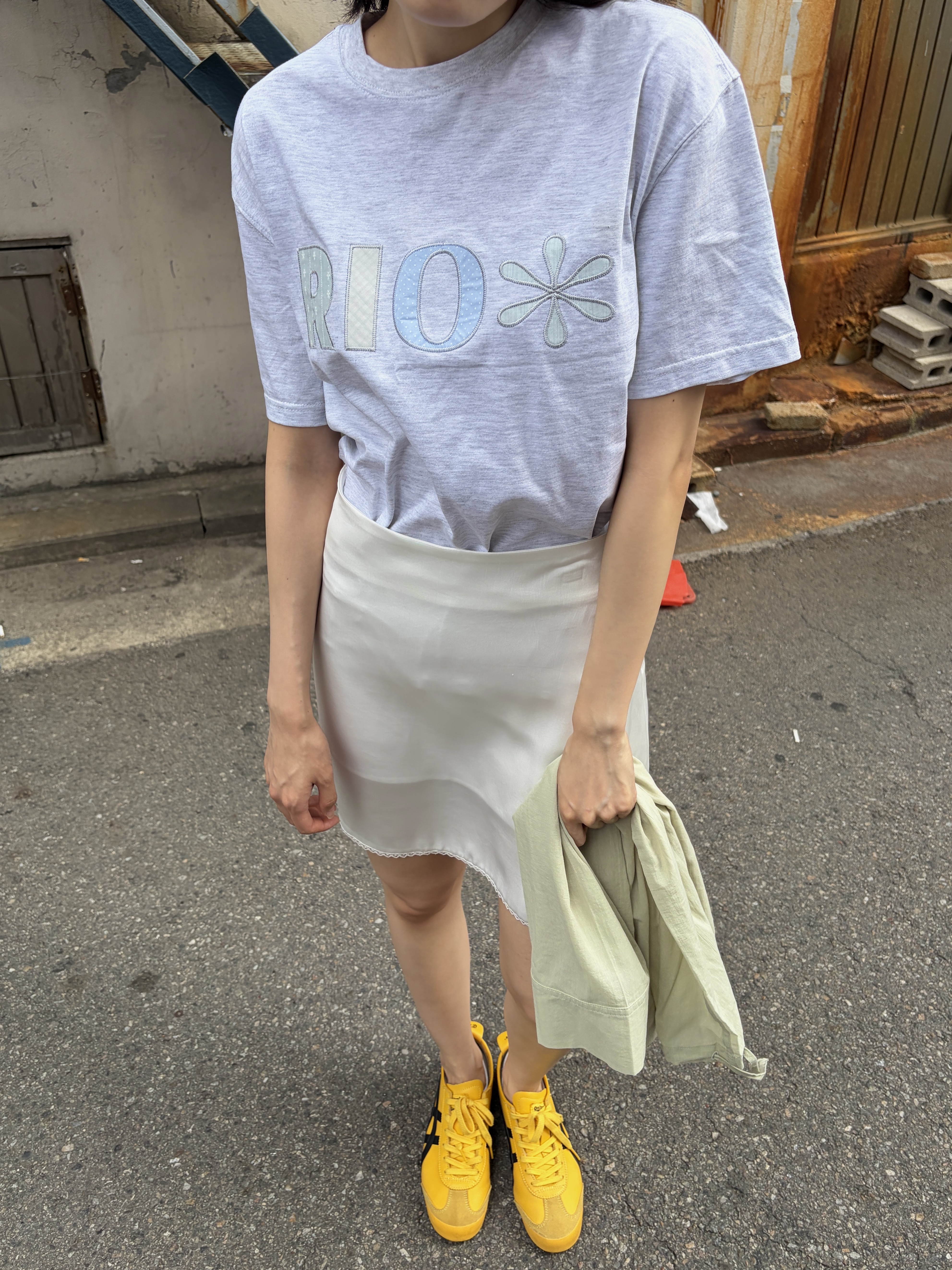 Riomeu Check Applique Short Sleeve T-shirt White Melange 착용 스타일 - 3