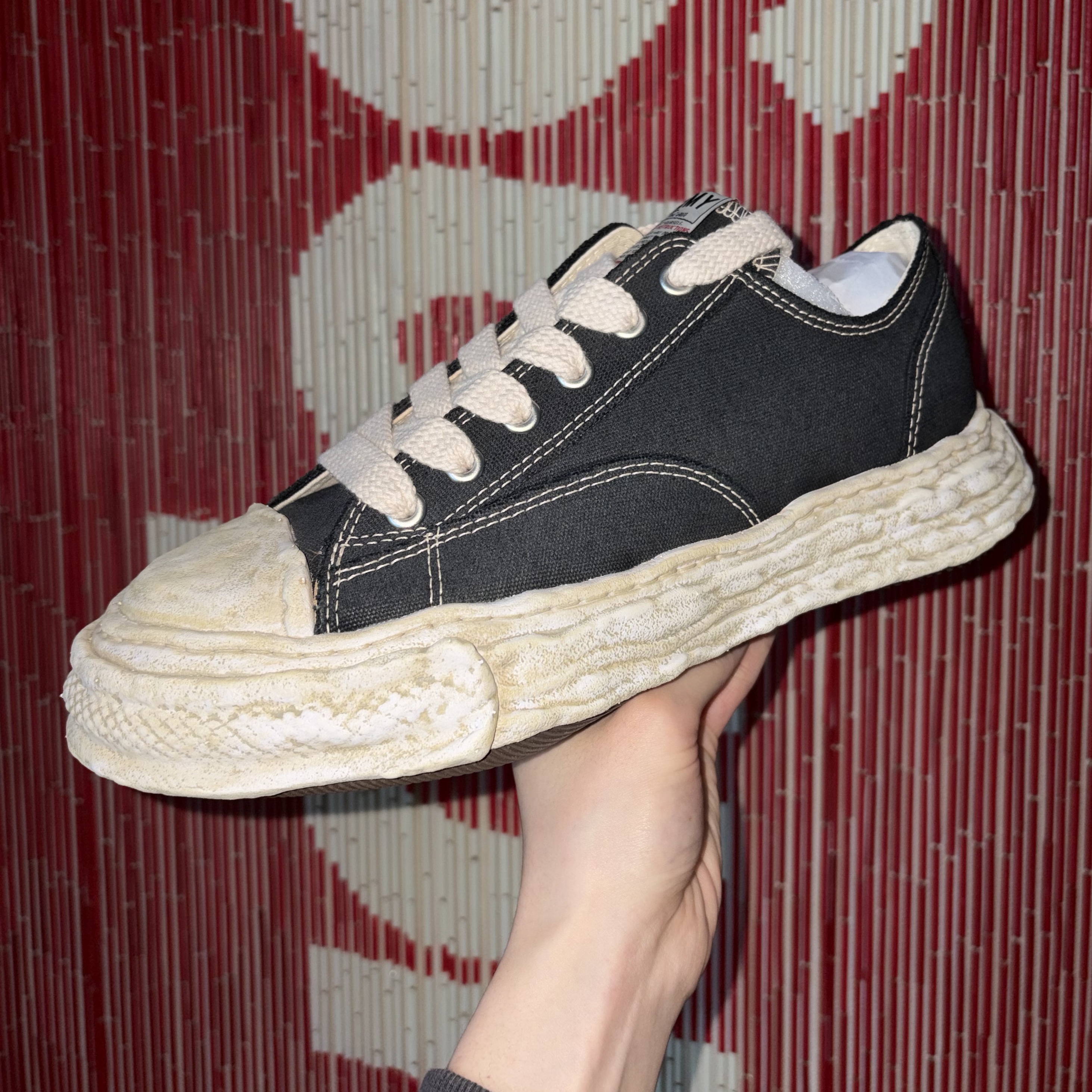 Maison Mihara Yasuhiro Peterson23 OG Sole Garment Dyed Canvas Low-top Sneakers Black 착용 스타일