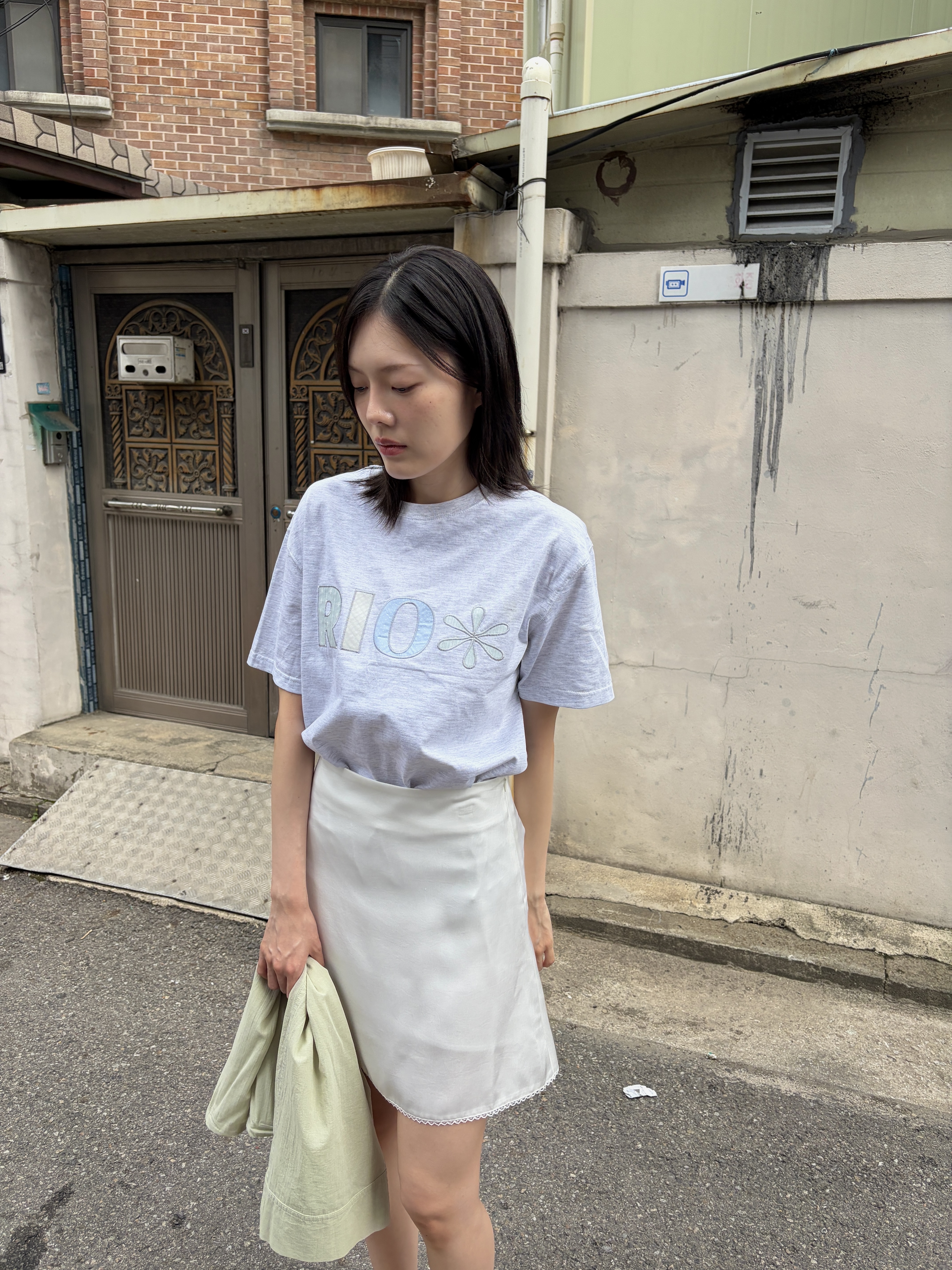 Riomeu Check Applique Short Sleeve T-shirt White Melange 착용 스타일 - 4