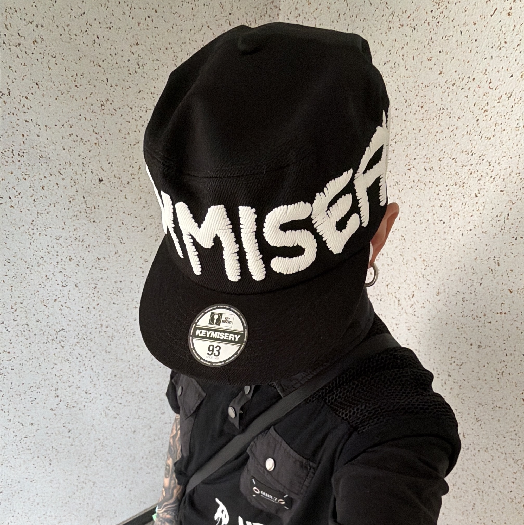 Keymisery Whisper Pillbox Cap Black 착용 스타일