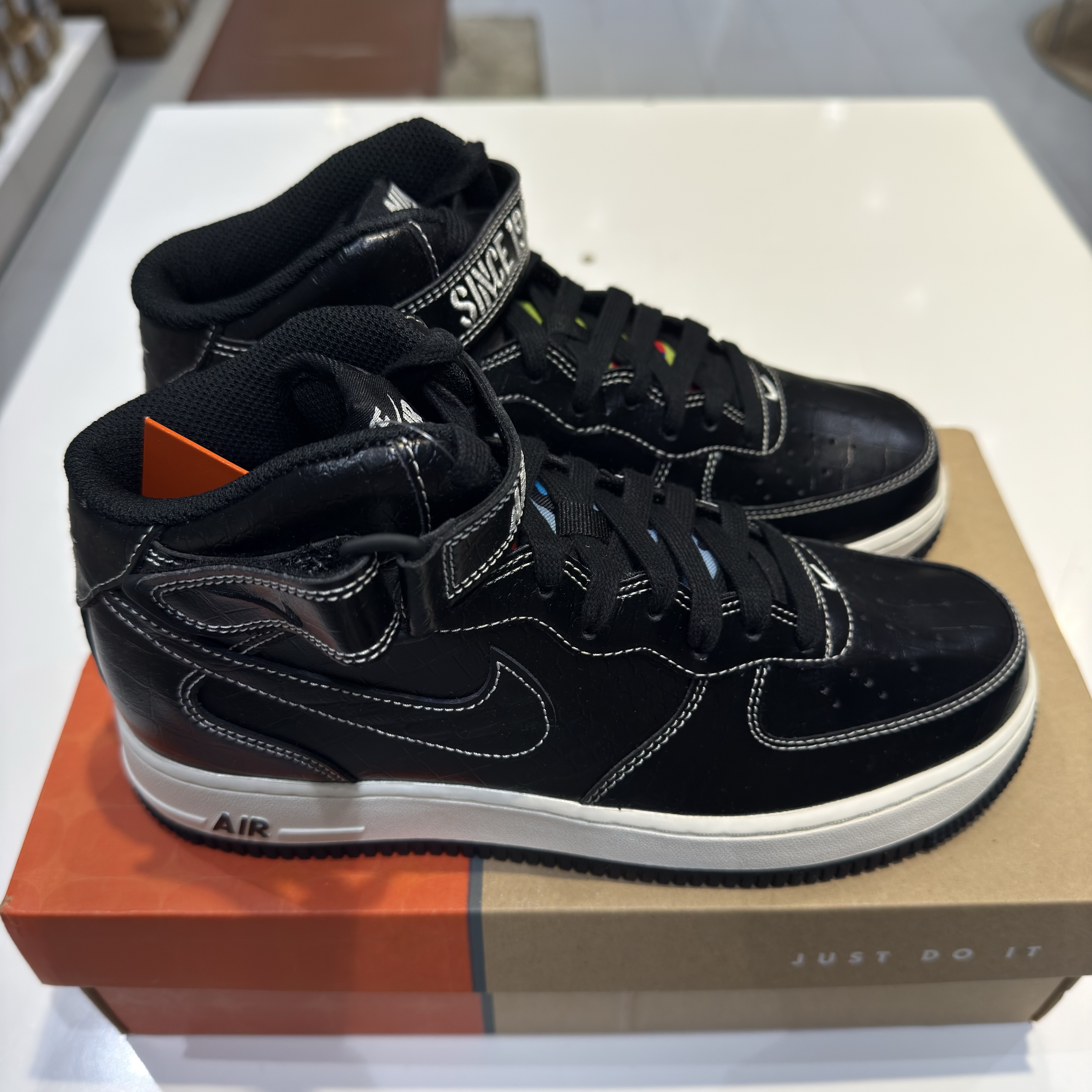 Nike Air Force 1 Mid '07 LX Our Force 1 착용 스타일 - 4