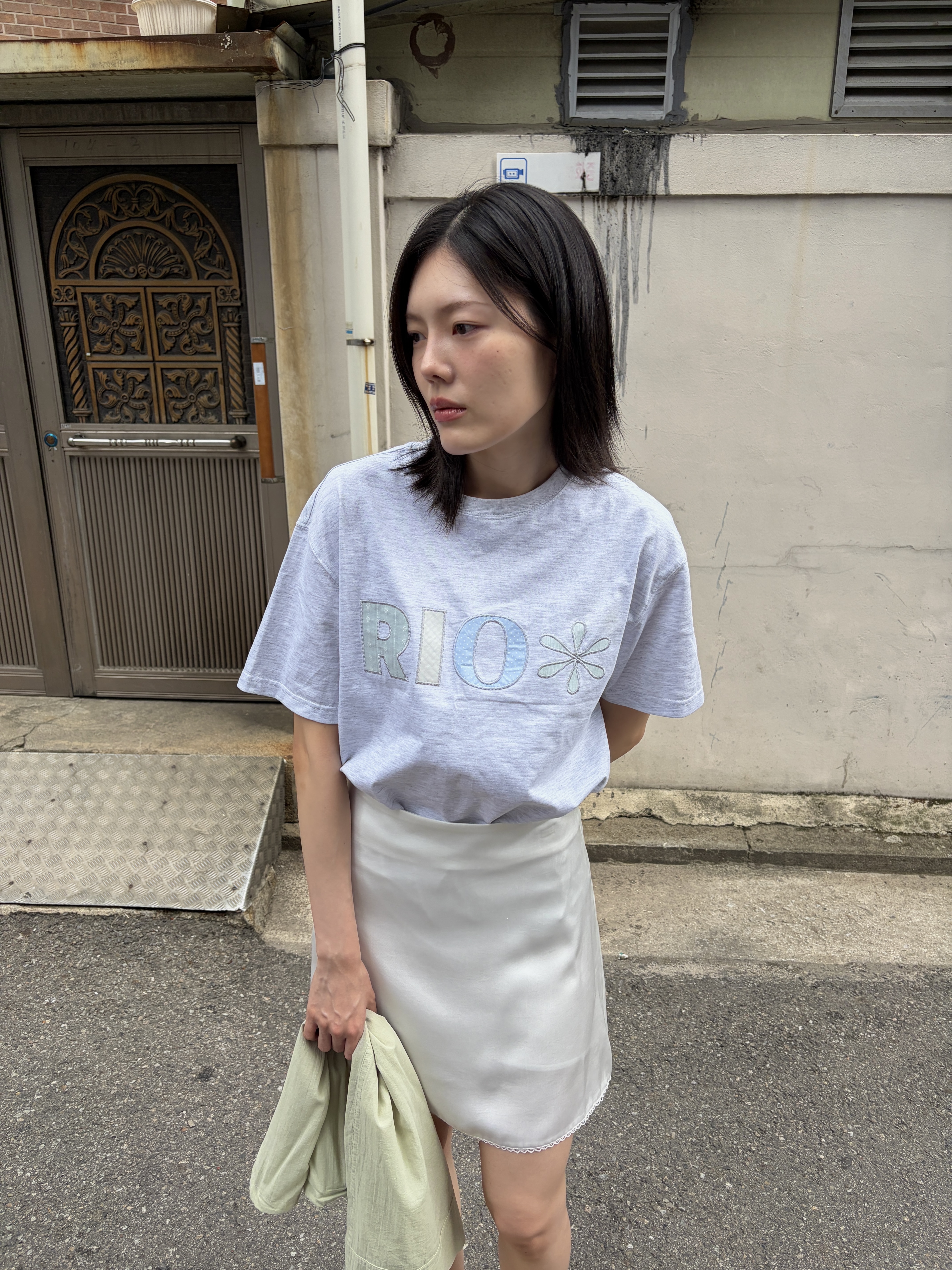 Riomeu Check Applique Short Sleeve T-shirt White Melange 착용 스타일 - 5