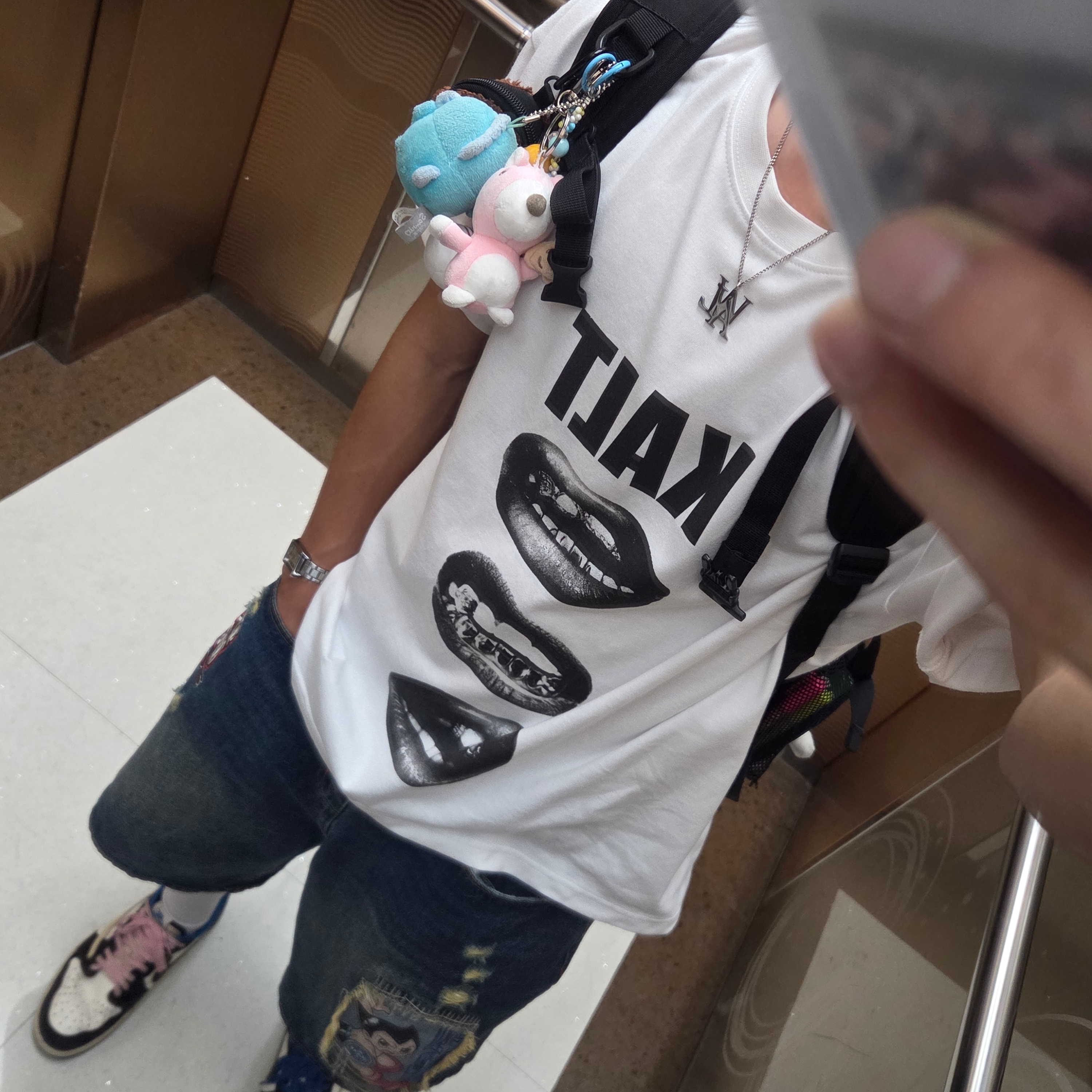 AMOU Kalt Lips Half T-Shirts White, MAINBOOTH [Astro Boy] Mach 5 Denim Shorts Indigo 착용 스타일