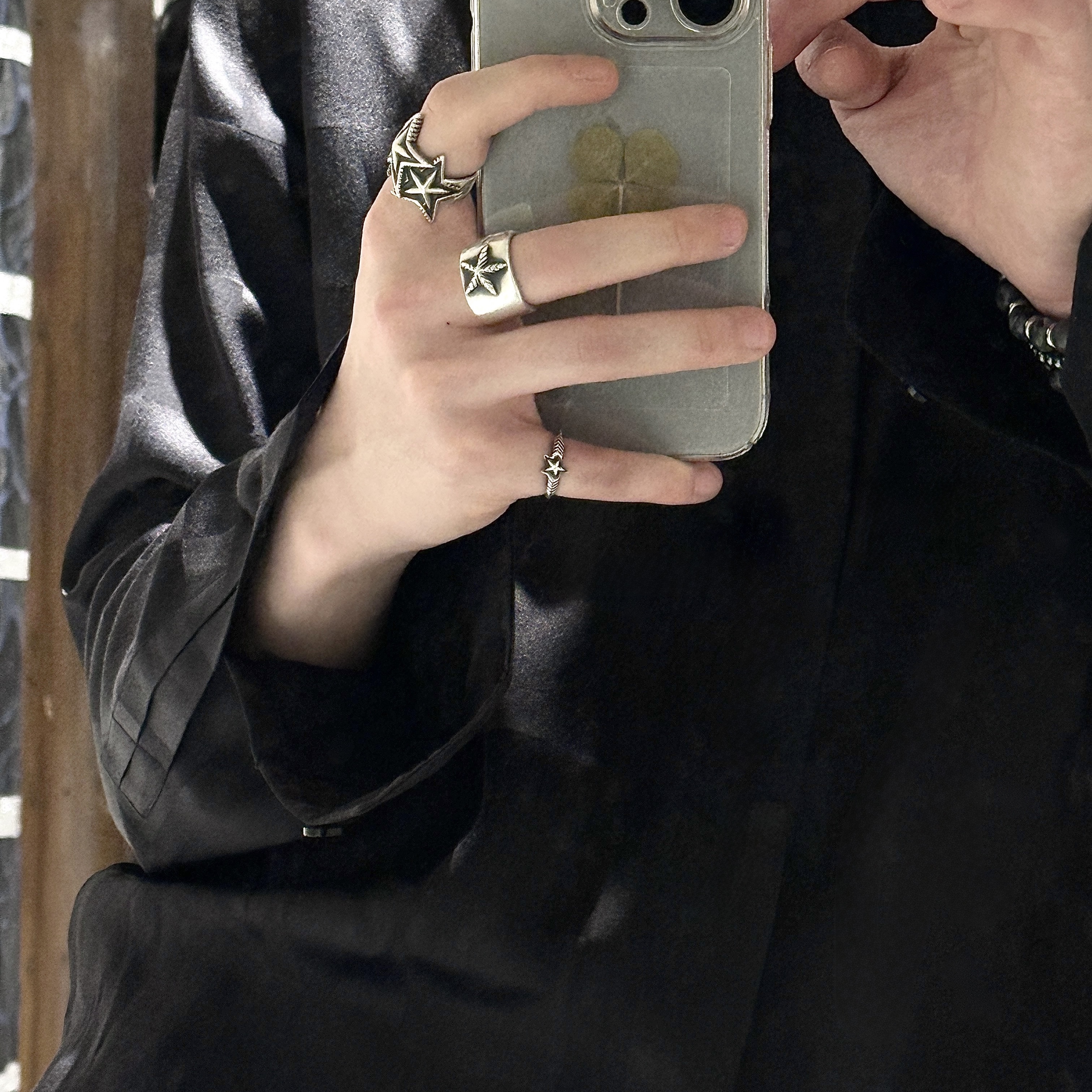 Saint Laurent Shirt In Silk Crepe Muslin Black 착용 스타일 - 2