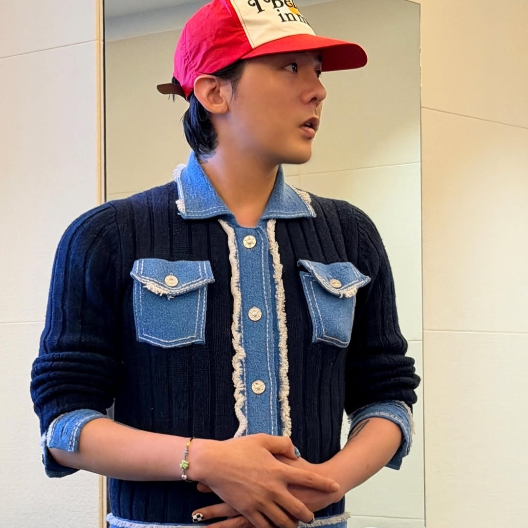 Peaceminusone x Verdy 5 Panel Ball Cap Red 착용 스타일