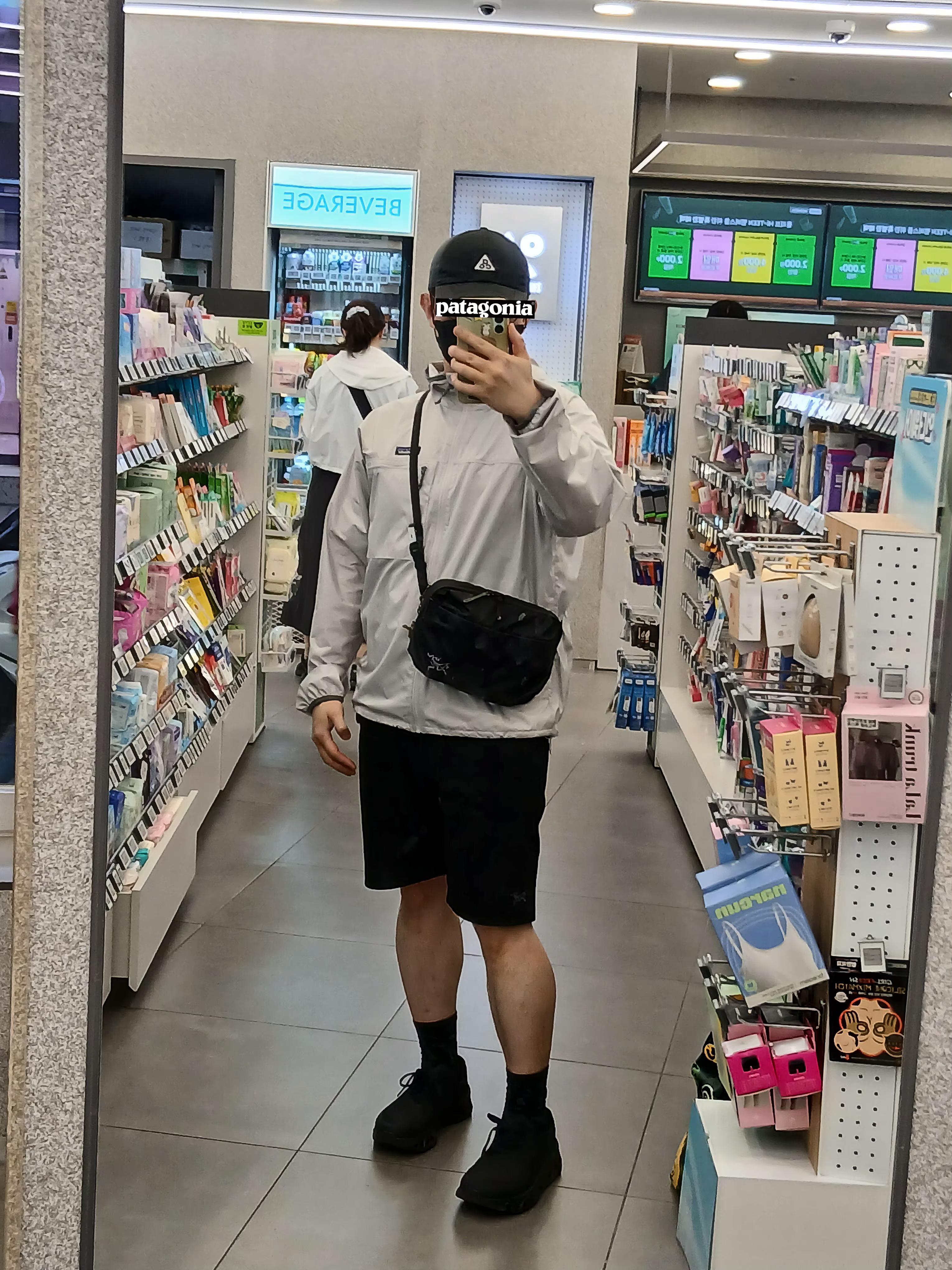 Nike ACG Trail Cap Black, Patagonia Light Variable Jacket Crisp Grey 착용 스타일 - 1