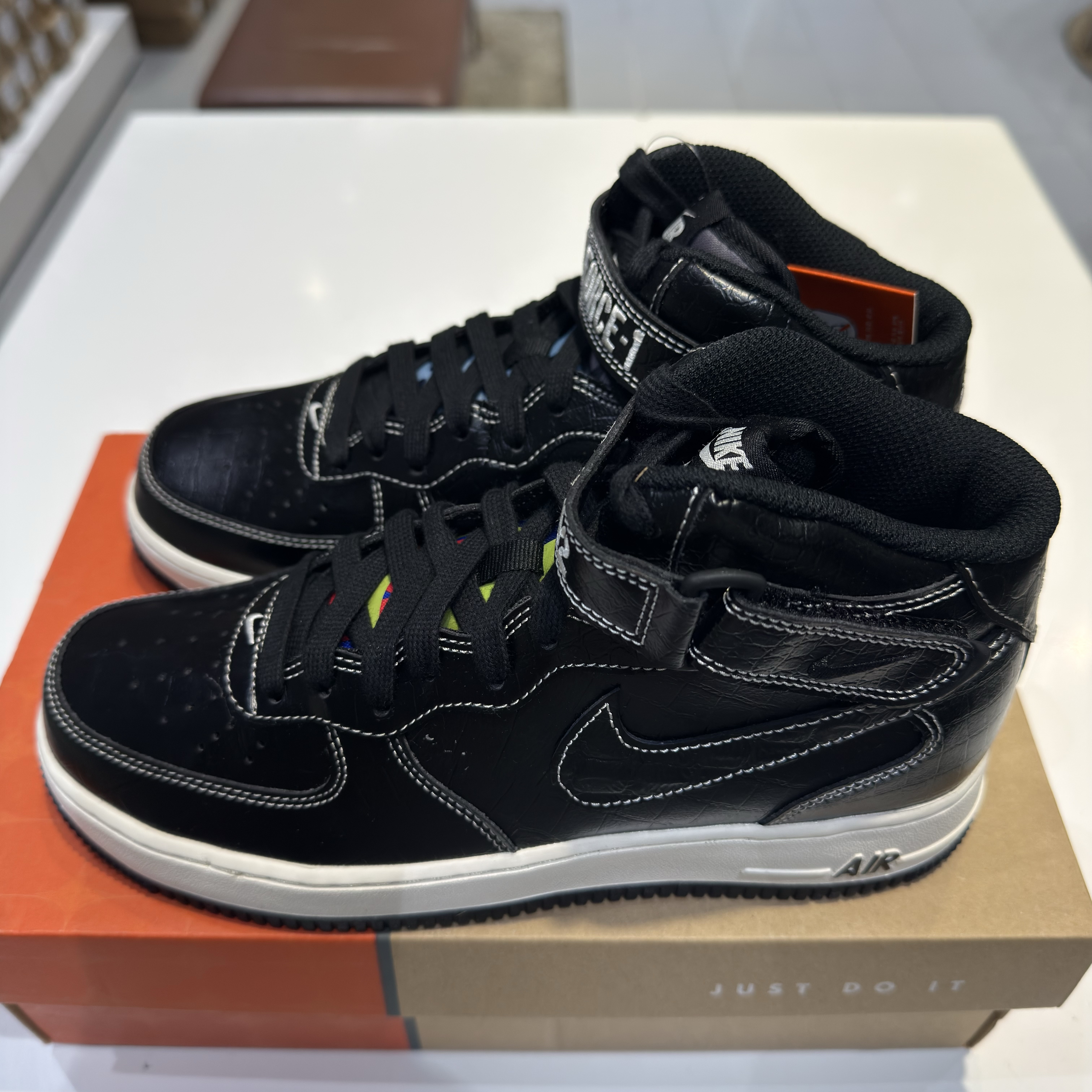 Nike Air Force 1 Mid '07 LX Our Force 1 착용 스타일 - 2