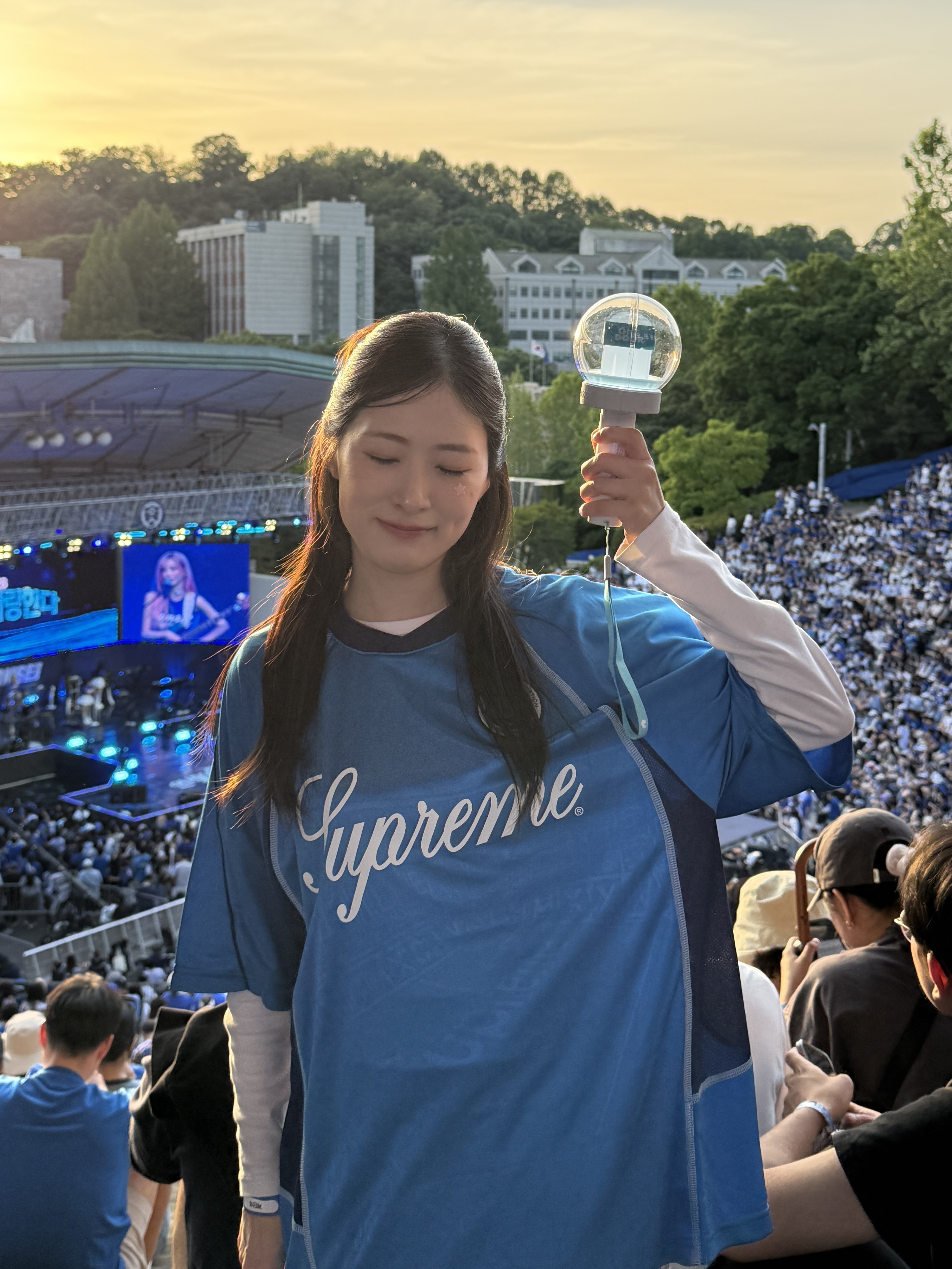 Supreme Jacquard Soccer Jersey Blue - 24SS, Boynextdoor Official Light Stick 착용 스타일 - 2