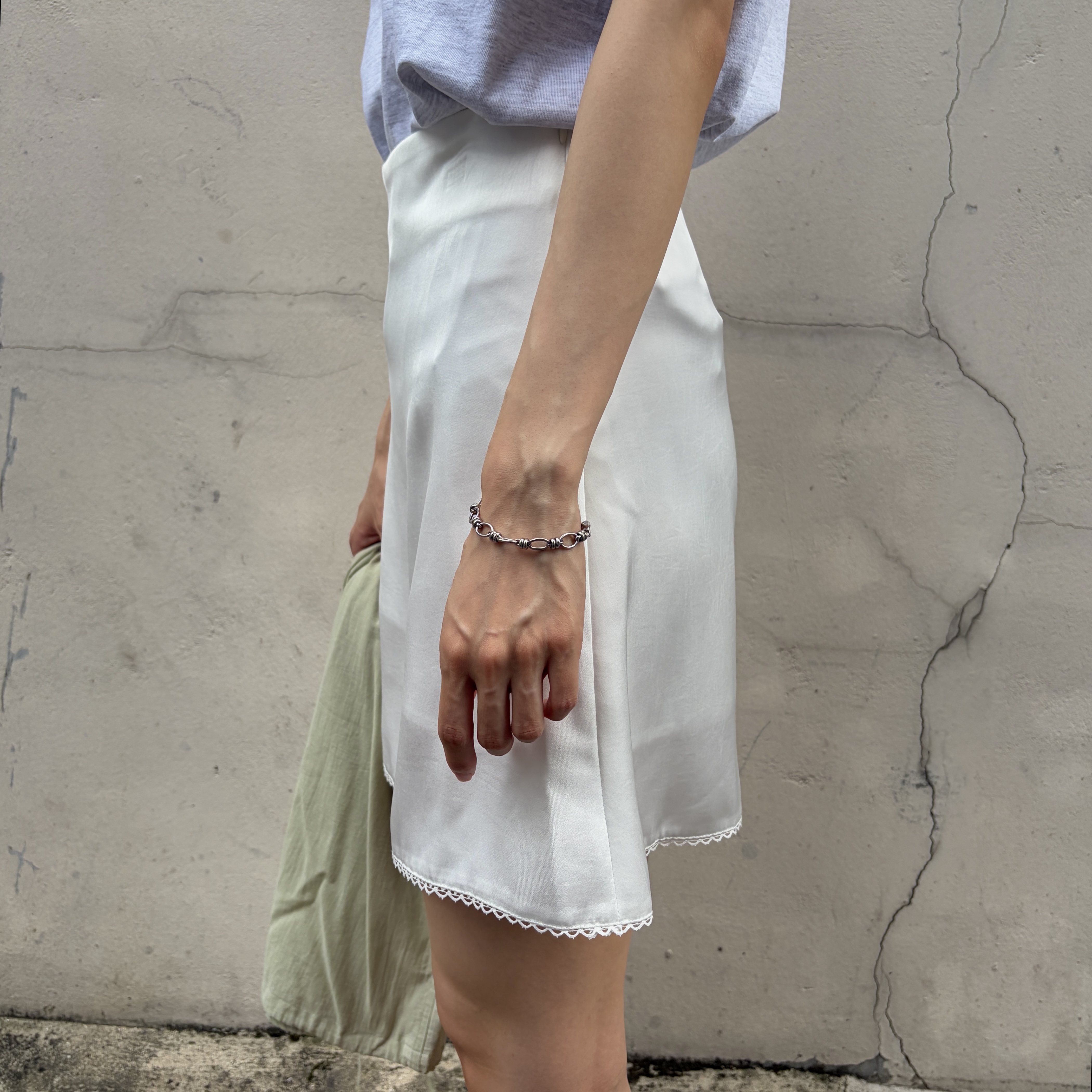 Riomeu Oval Ring Chain Bracelet 착용 스타일 - 1