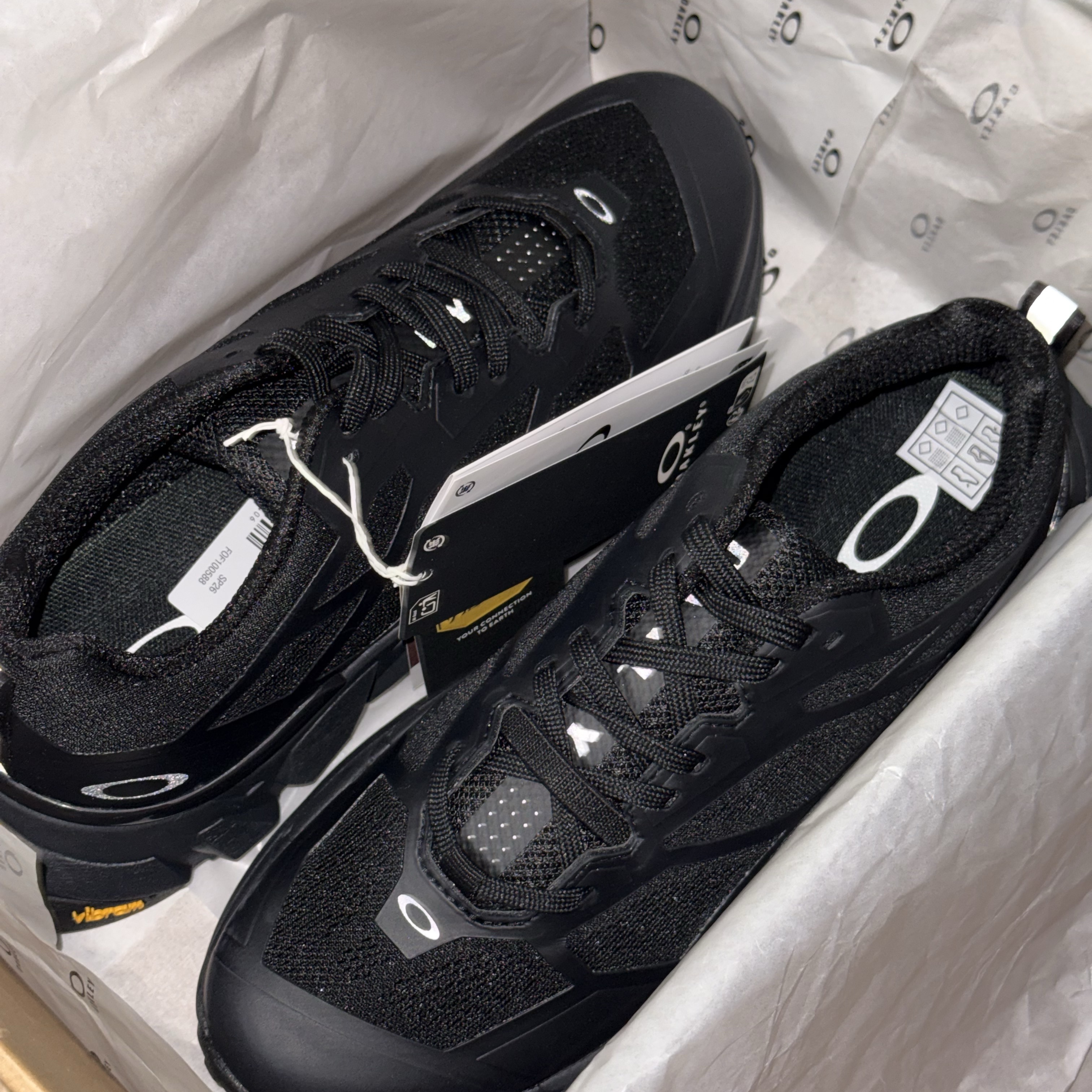 Oakley Light Breathe Triple Black 착용 스타일
