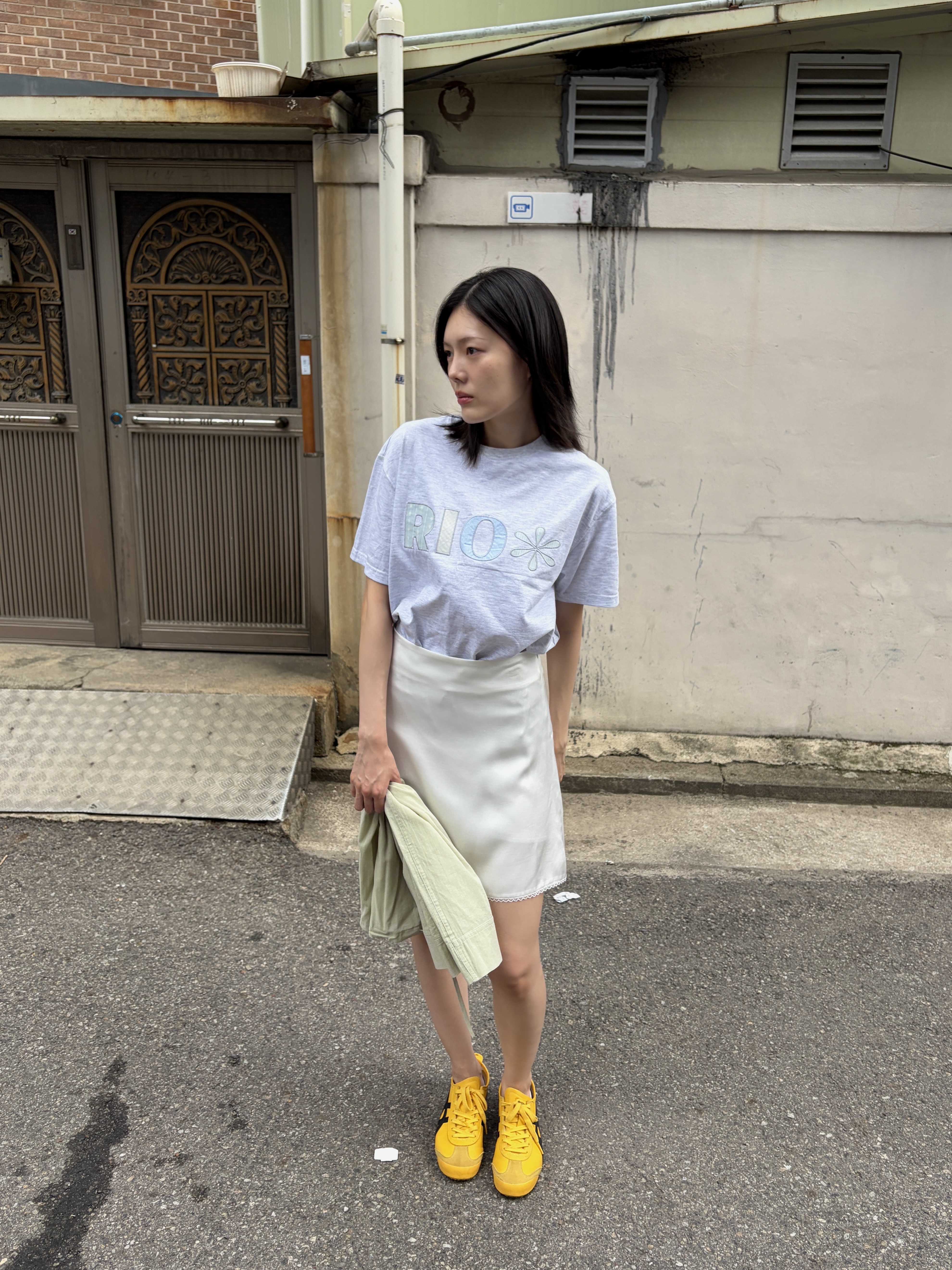 Riomeu Check Applique Short Sleeve T-shirt White Melange 착용 스타일 - 2