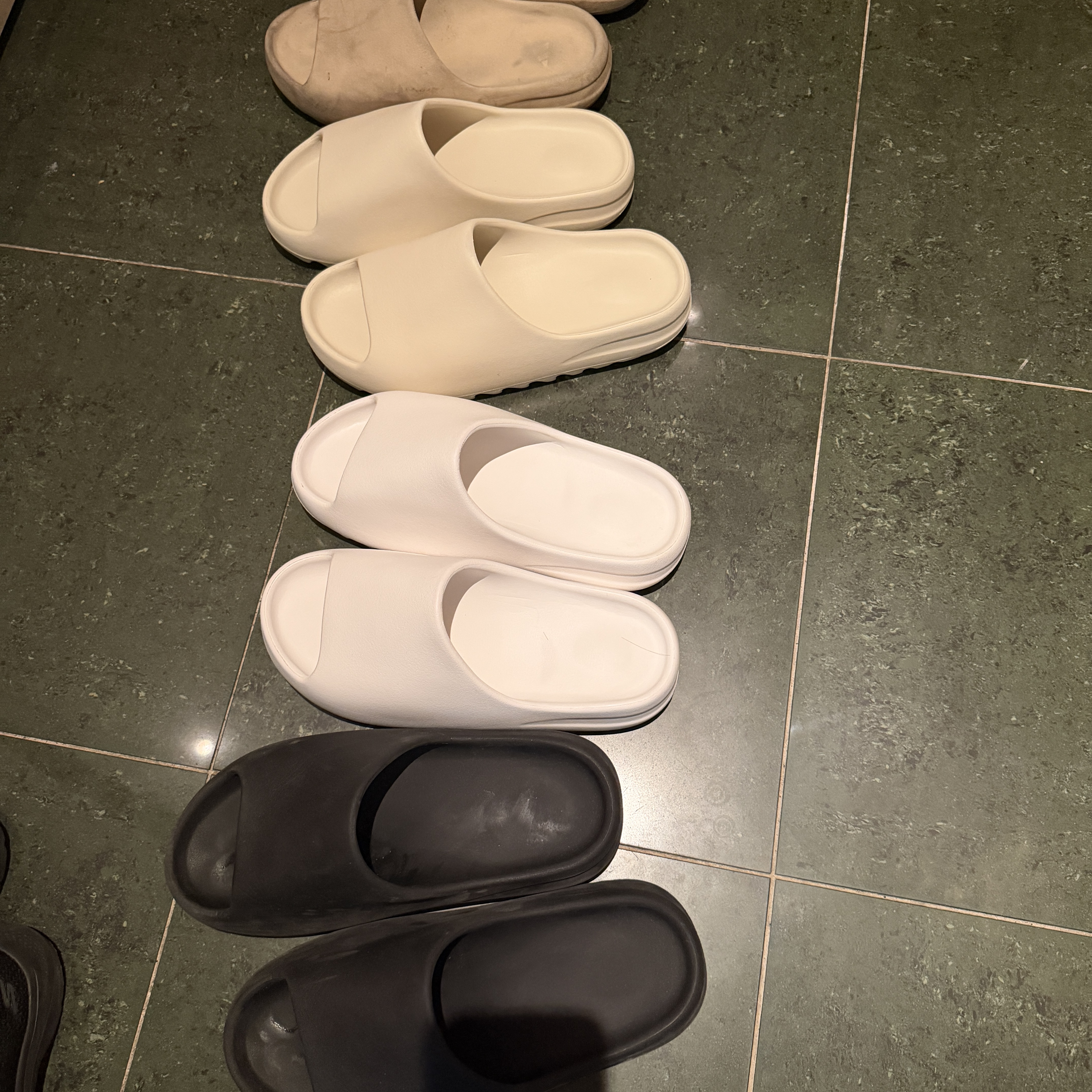 Adidas Yeezy Slide Bone 2022/2023 착용 스타일