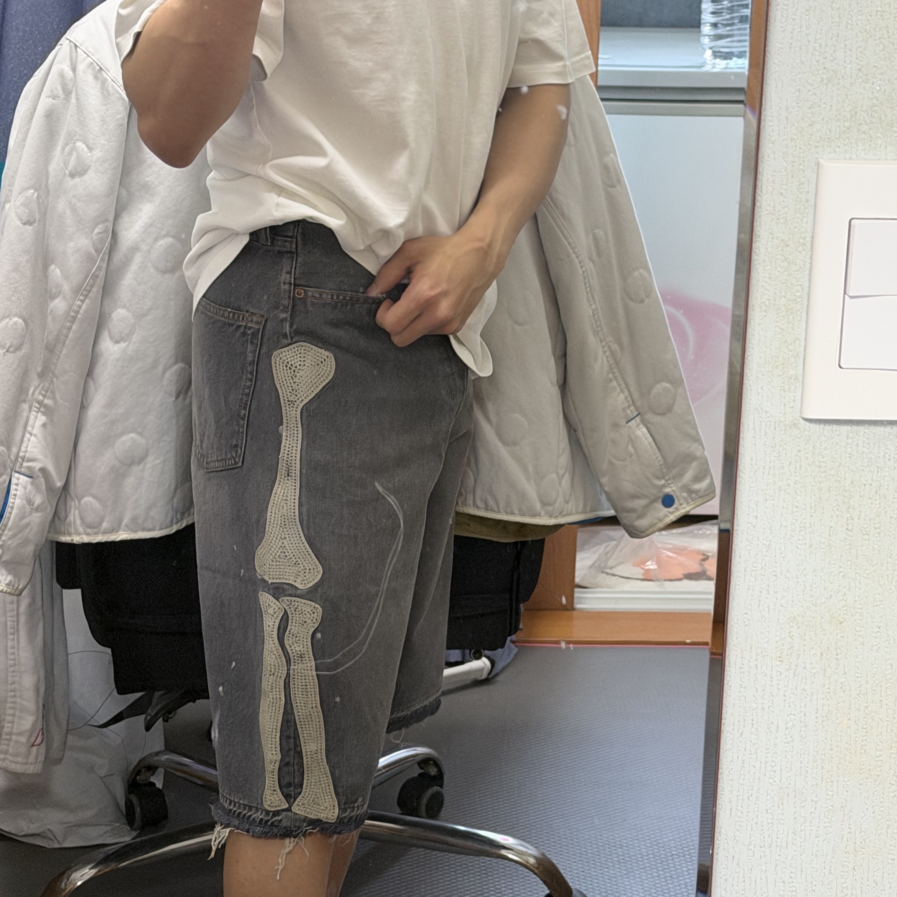 Kapital 14 oz. Denim 5P Bone Embroidery Short Pants Black 착용 스타일 - 4