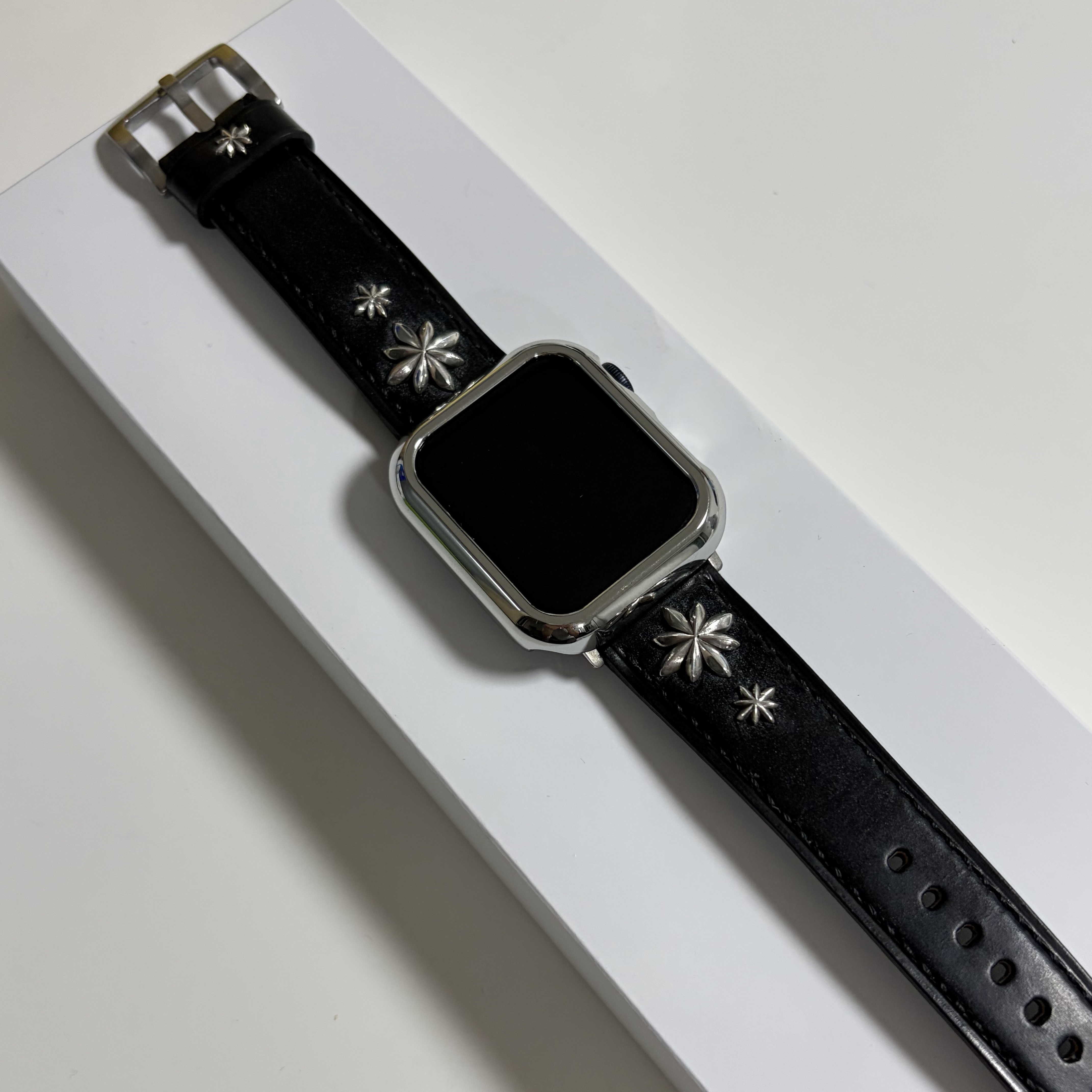 Apple Watch Series SE 3rd 44mm GPS Midnight Aluminum Case with Sport Band M/L Midnight (Korean Ver.) 착용 스타일