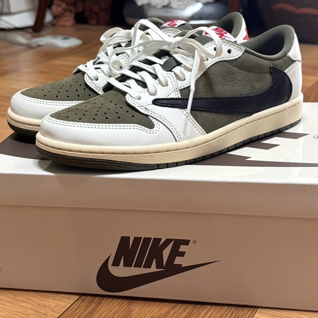 Jordan 1 x Travis Scott Retro Low OG SP Reverse Olive 착용 스타일