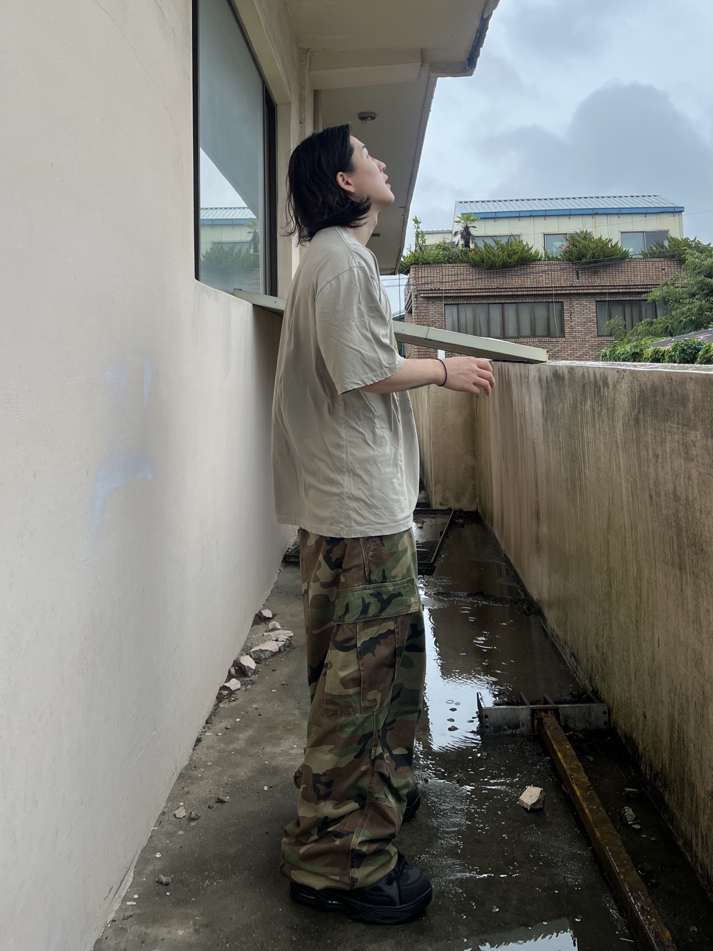 NOD Stone Washed Cargo Pants Camo, Undermycar Once Sacred Always Holy Vintage T-Shirt Oatmeal - 25SS 착용 스타일 - 8