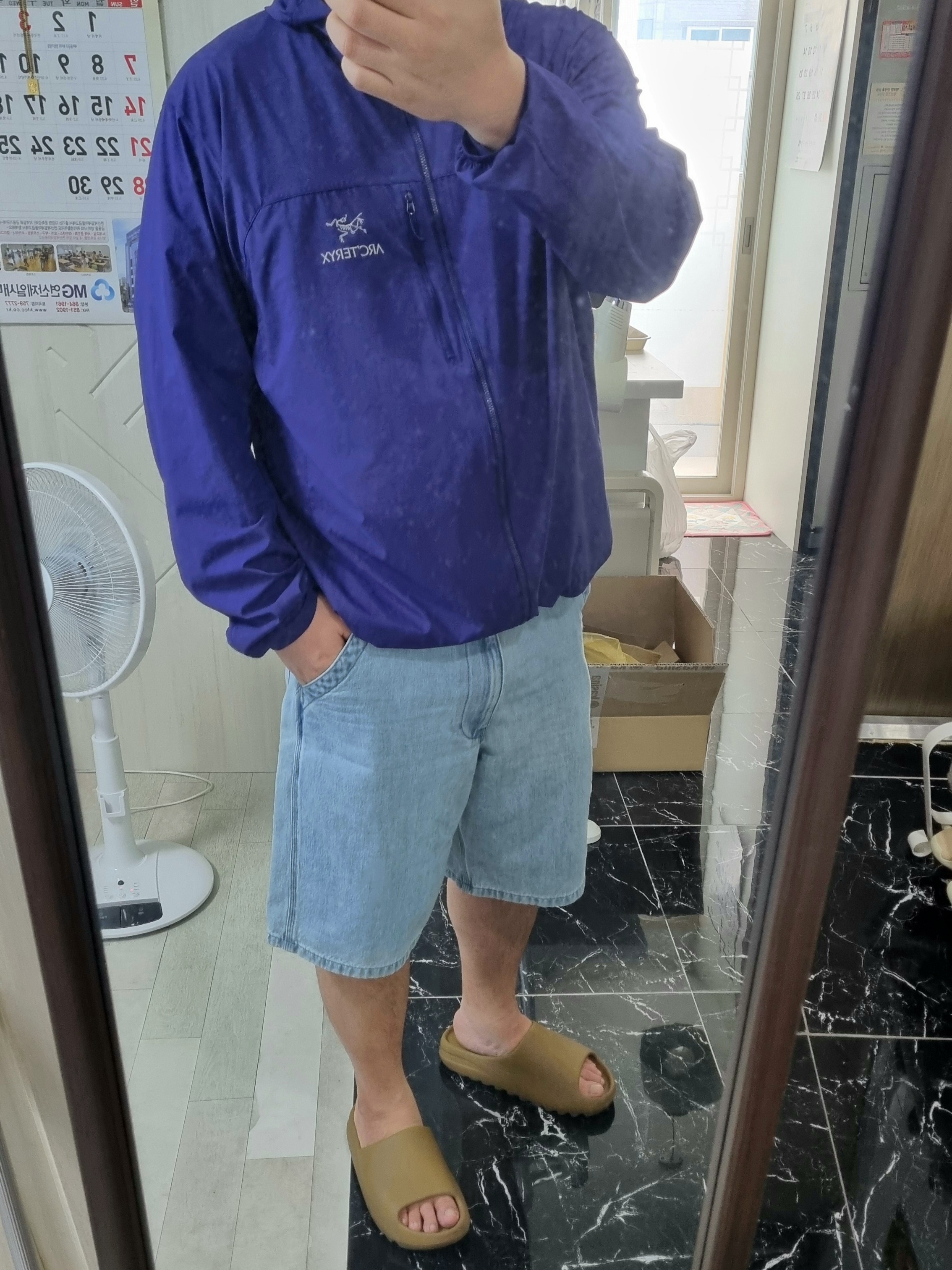Arc'teryx Squamish Hoody Soulsonic, Adidas Yeezy Slide Ochre 착용 스타일