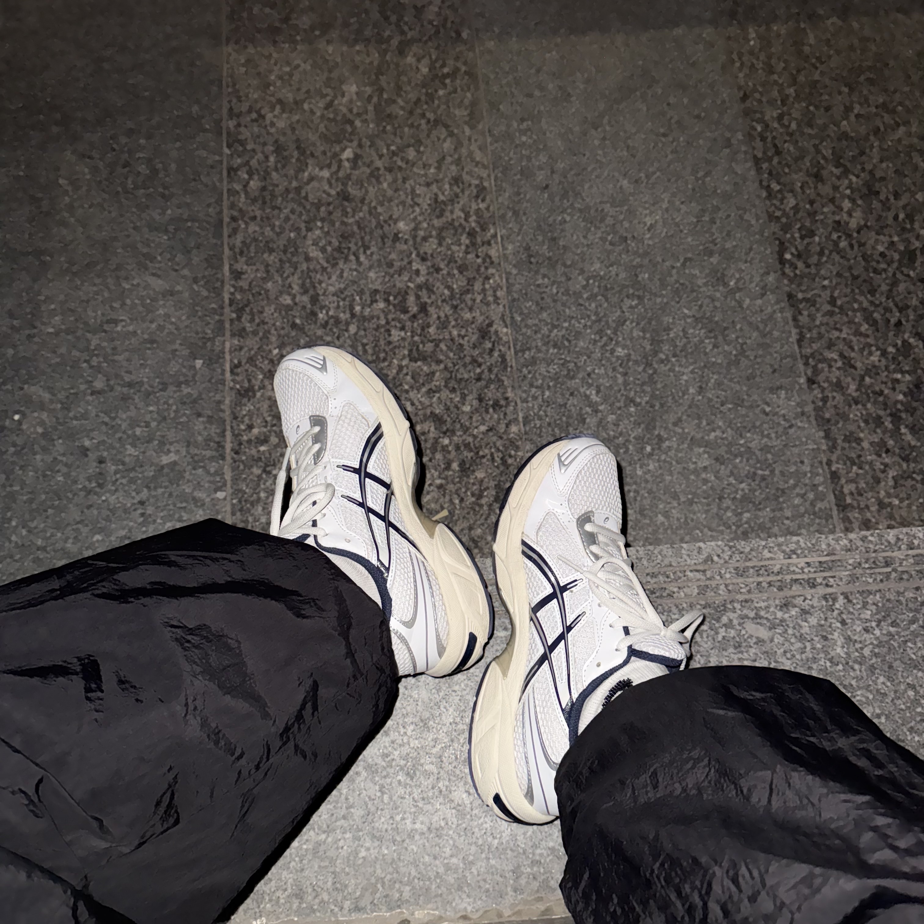 (W) Asics Gel-1130 White Midnight 착용 스타일 - 2