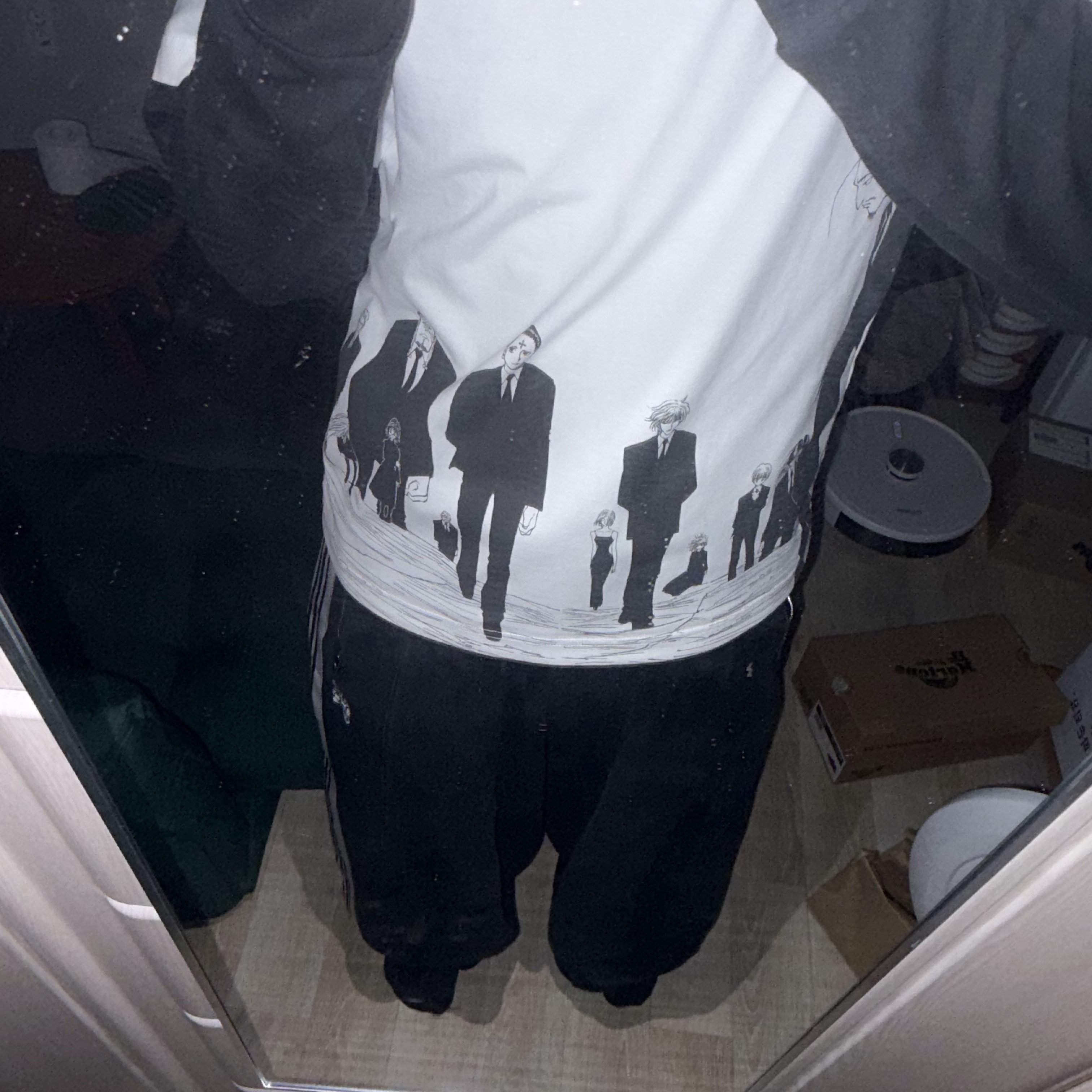 Uniqlo UT Shueisha 100th Anniversary Hunter x Hunter T-Shirt White, Needles x LHP H.D. Track Pants Cotton Jersey Black 착용 스타일 - 2