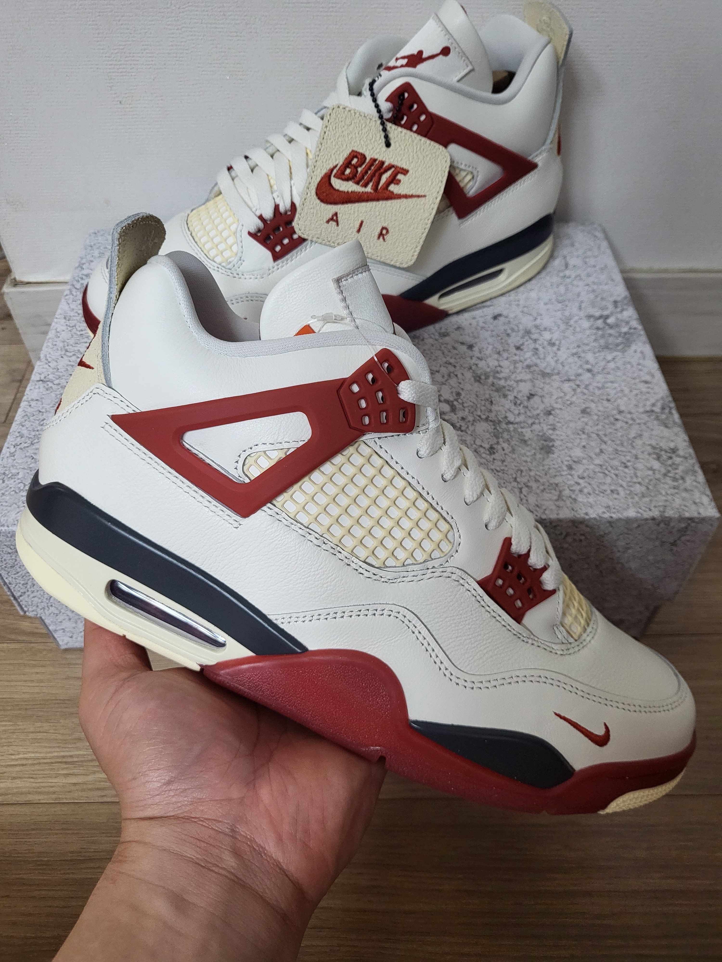 Jordan 4 x Nigel Sylvester Retro OG Brick After Brick 착용 스타일 - 1