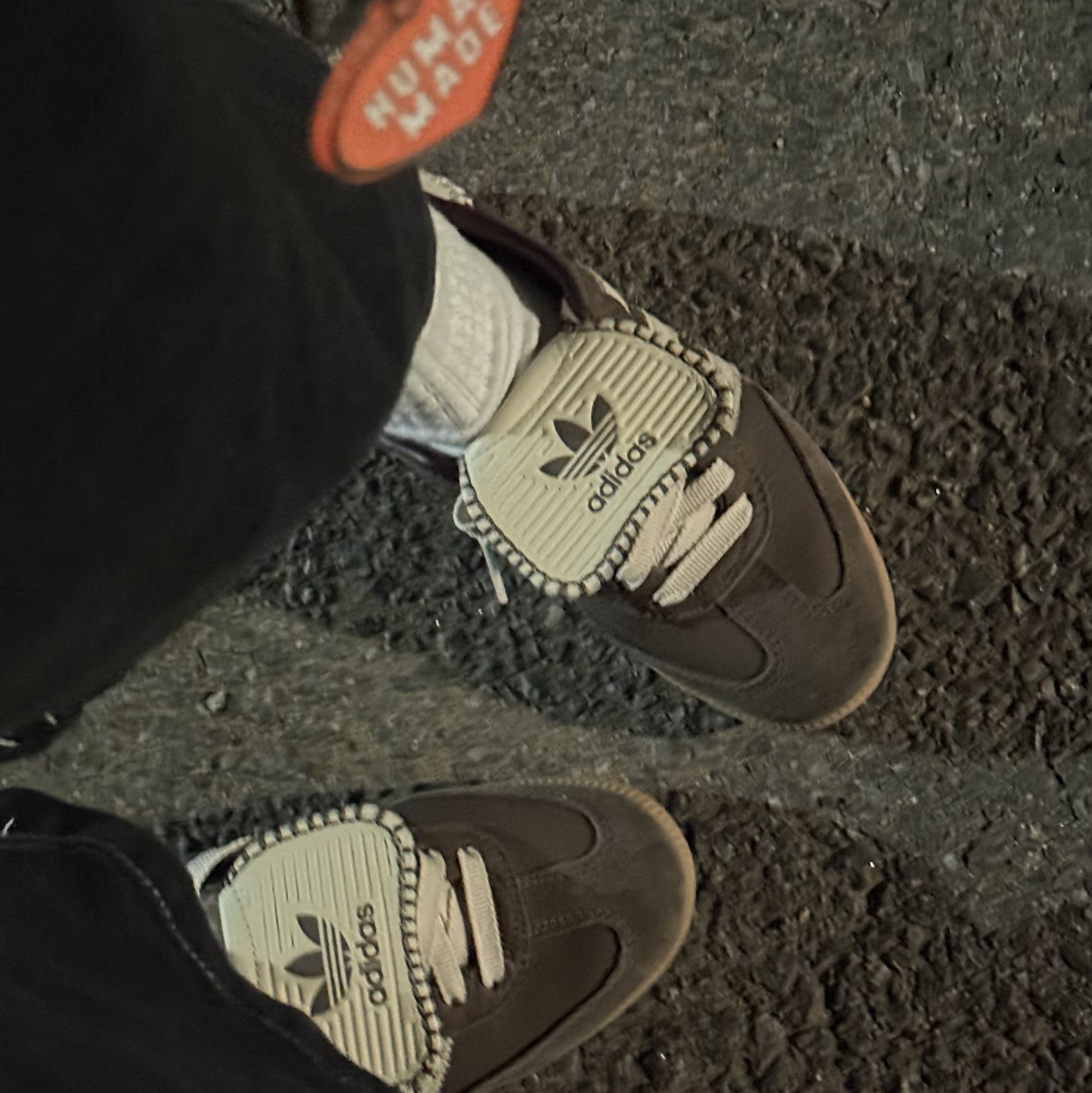 (W) Adidas Samba LT Earth Strata Core White, Human Made Acrylic Heart Keyring Orange 착용 스타일