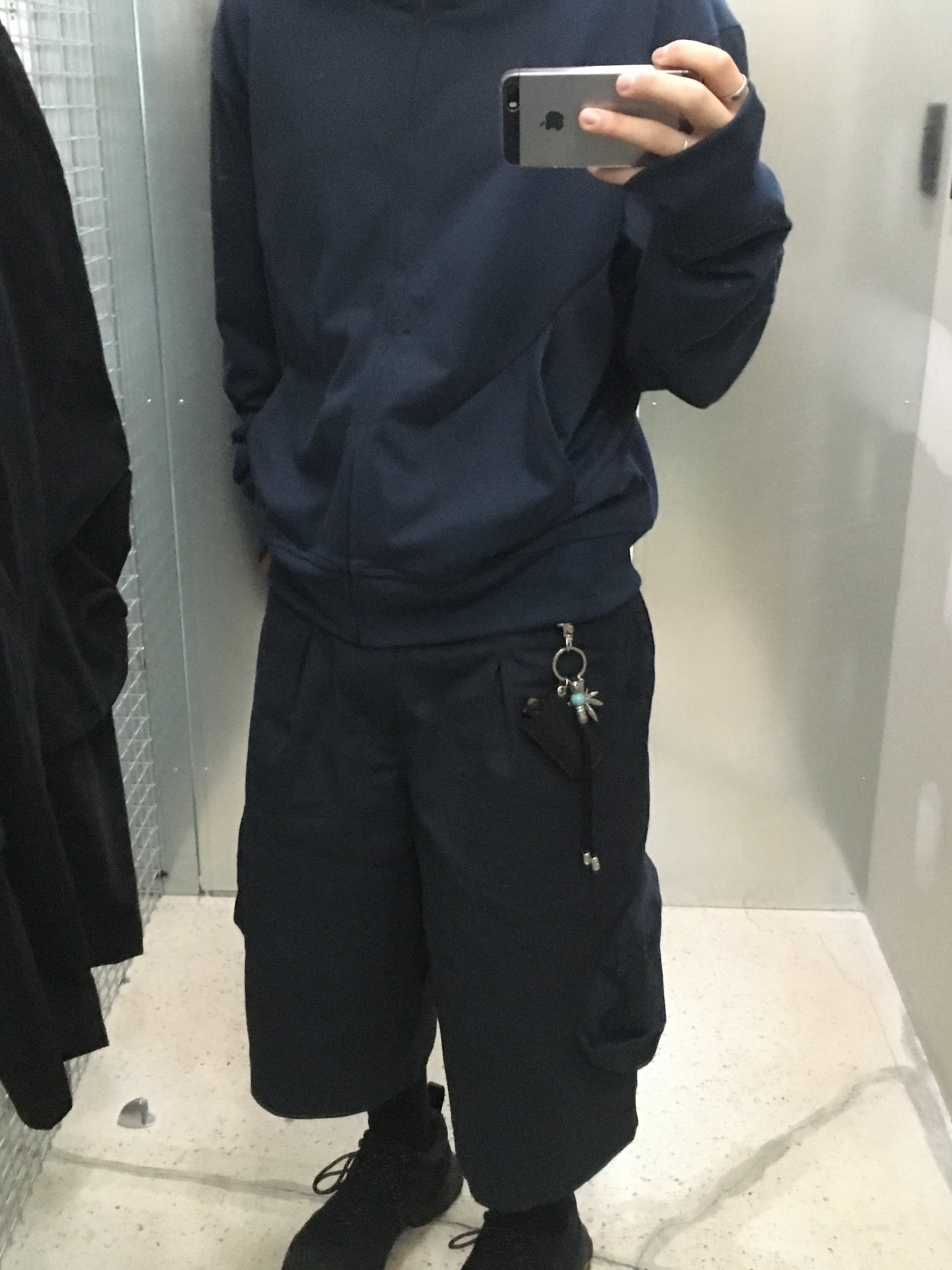 Sansan Gear Cargo Shorts Navy 착용 스타일 - 1