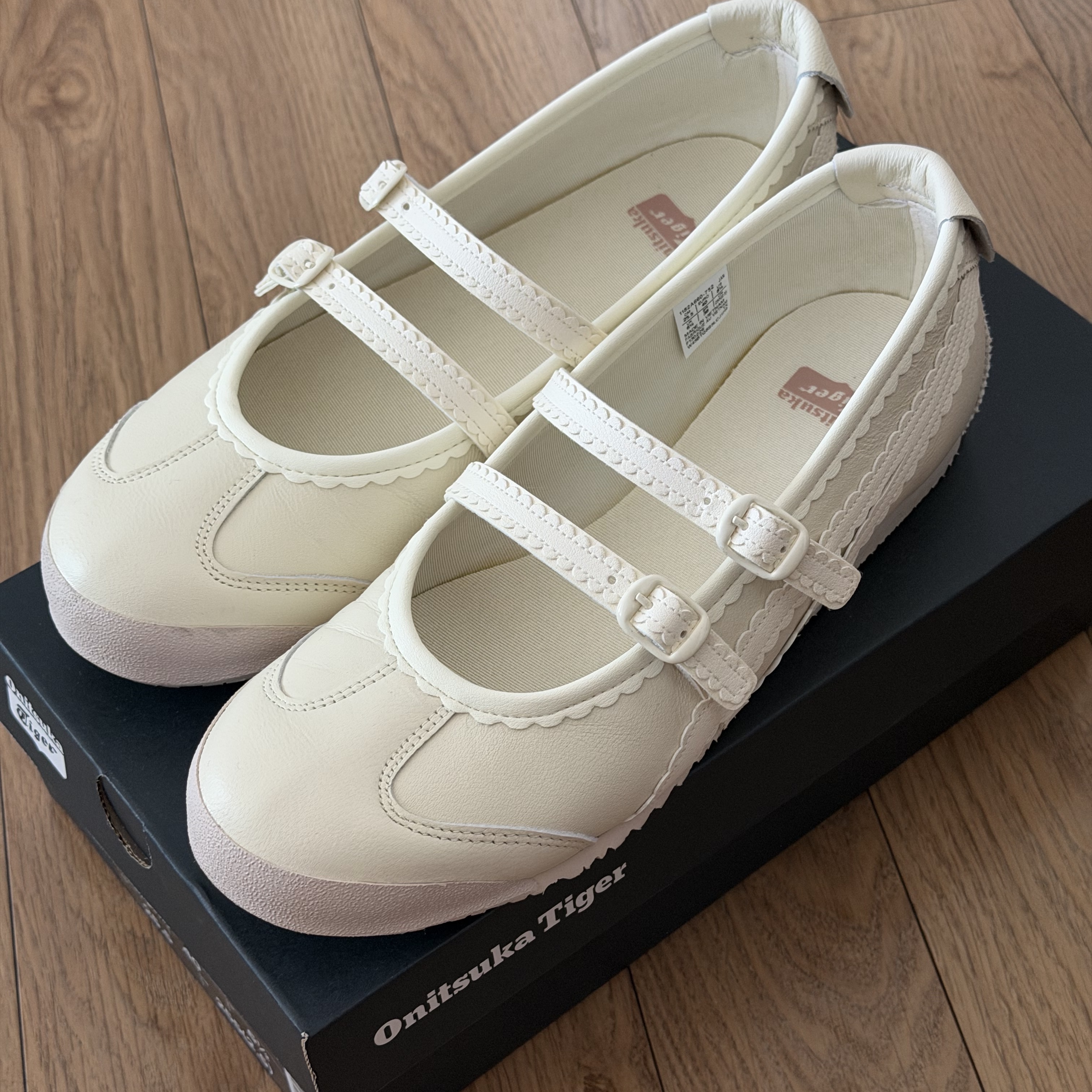 (W) Onitsuka Tiger Mexico 66 TGRS Ivory Cream 착용 스타일