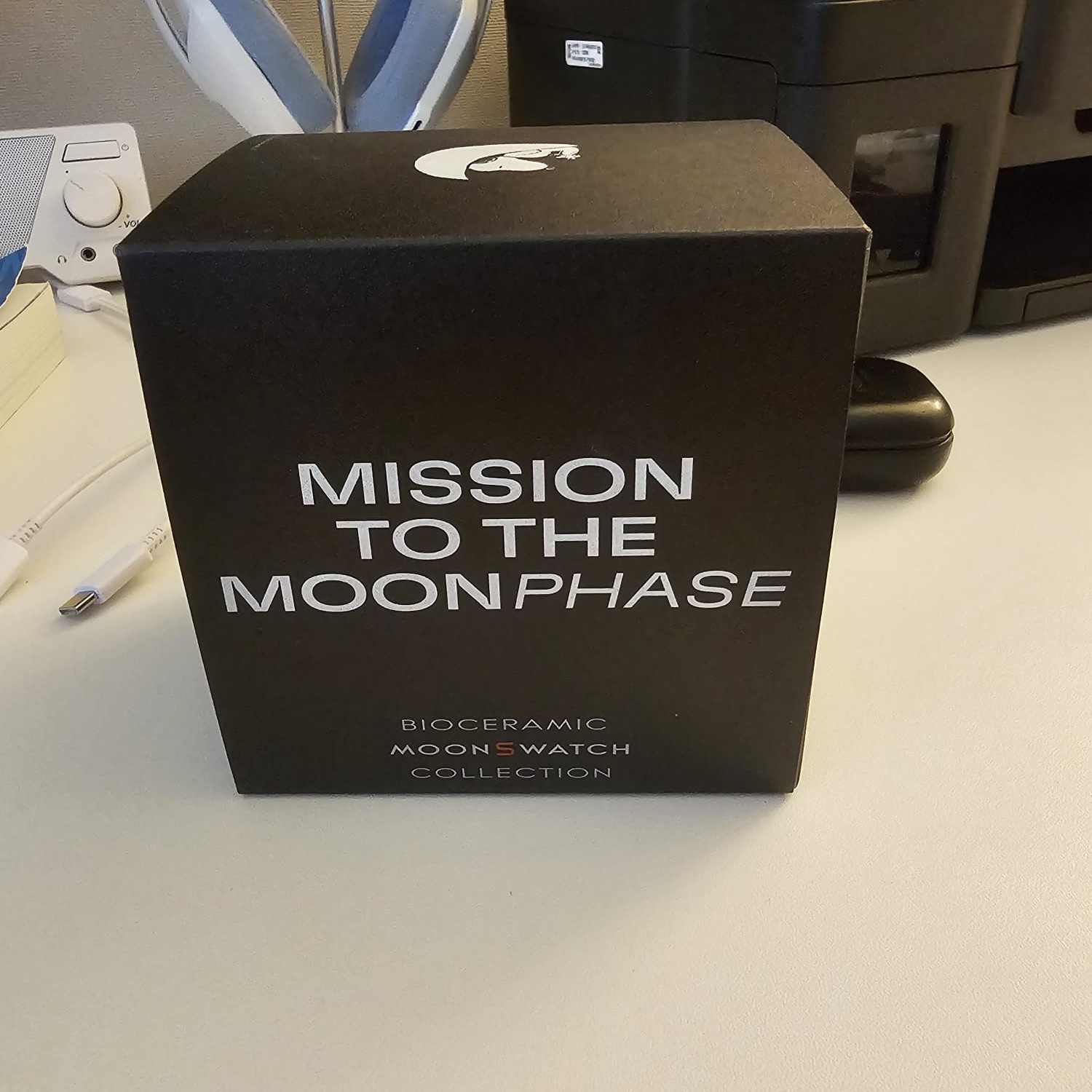 Swatch x Omega x Snoopy Bioceramic Moonswatch Mission To The Moonphase New Moon 착용 스타일 - 3