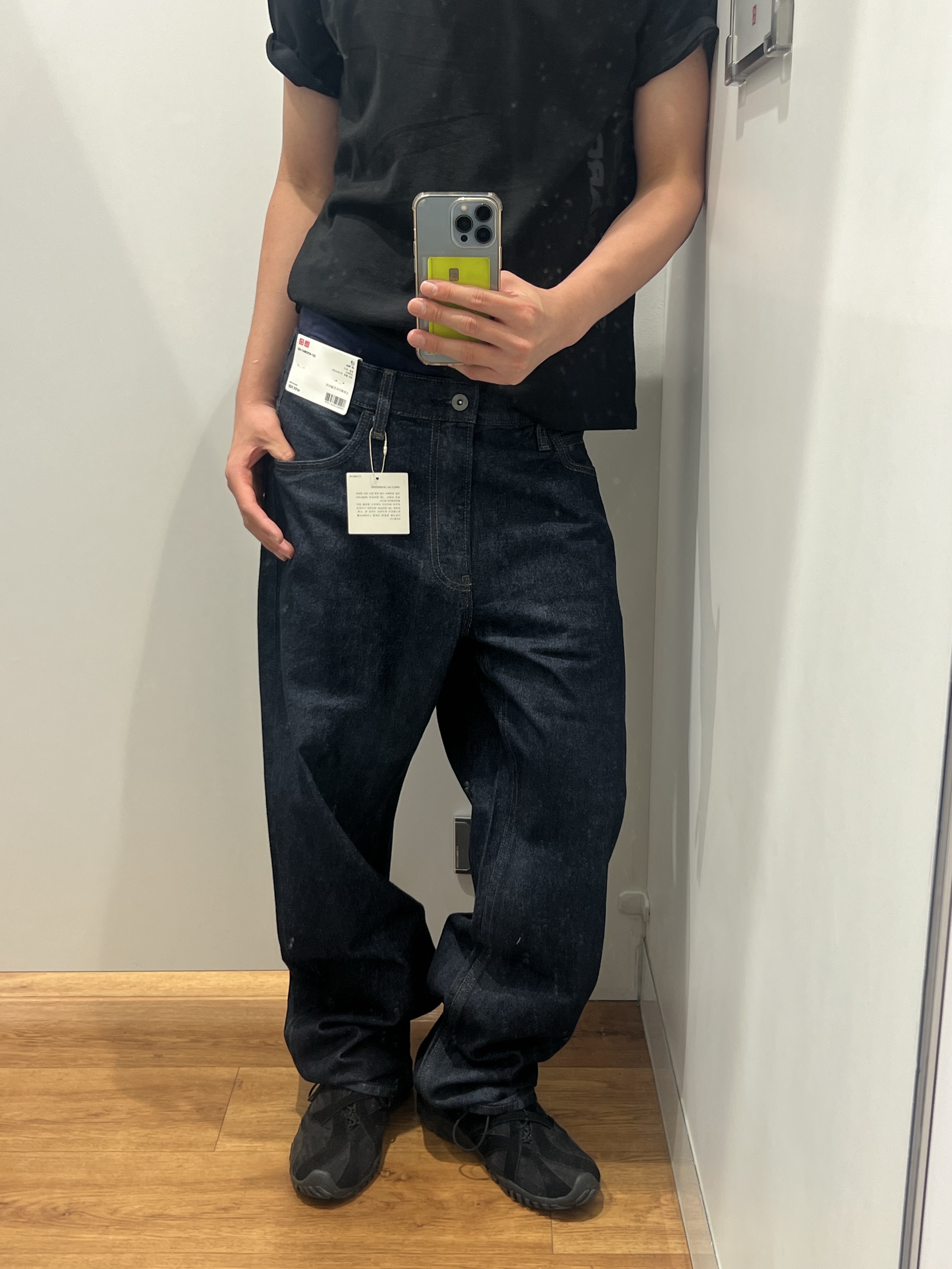 AMOU Motion Half T-Shirts Black, [6% 적립] NegativeThree Asymmetry No.3 Sneakers Black 착용 스타일 - 2