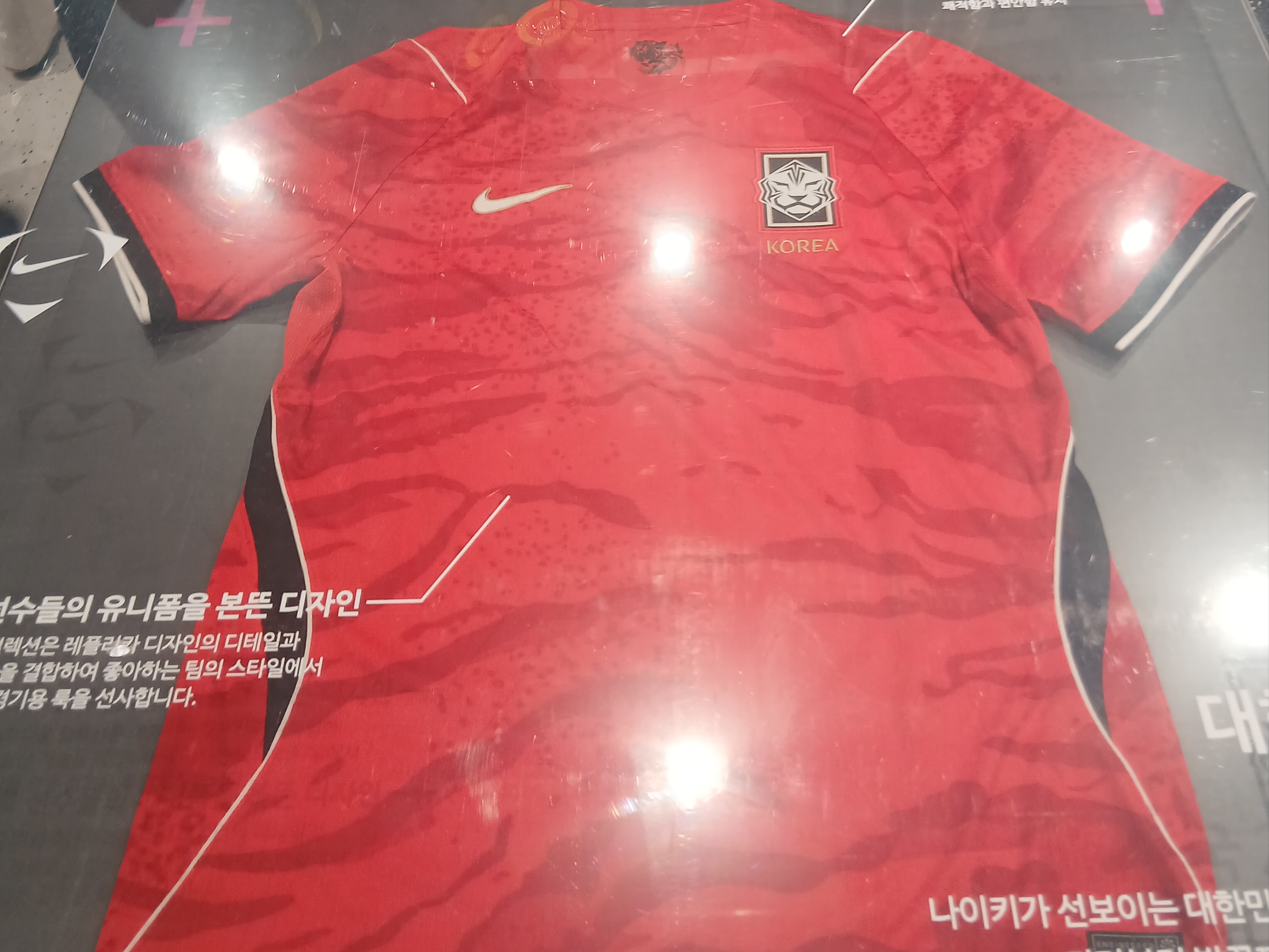 Nike Korea 2026 Stadium Home Dri-Fit Soccer Replica Jersey Global Red Black (Non Marking Ver.), Nike Korea 2026 Stadium Away Dri-Fit Soccer Replica Jersey Space Purple Amethyst Tint (Non Marking Ver.) 착용 스타일 - 2