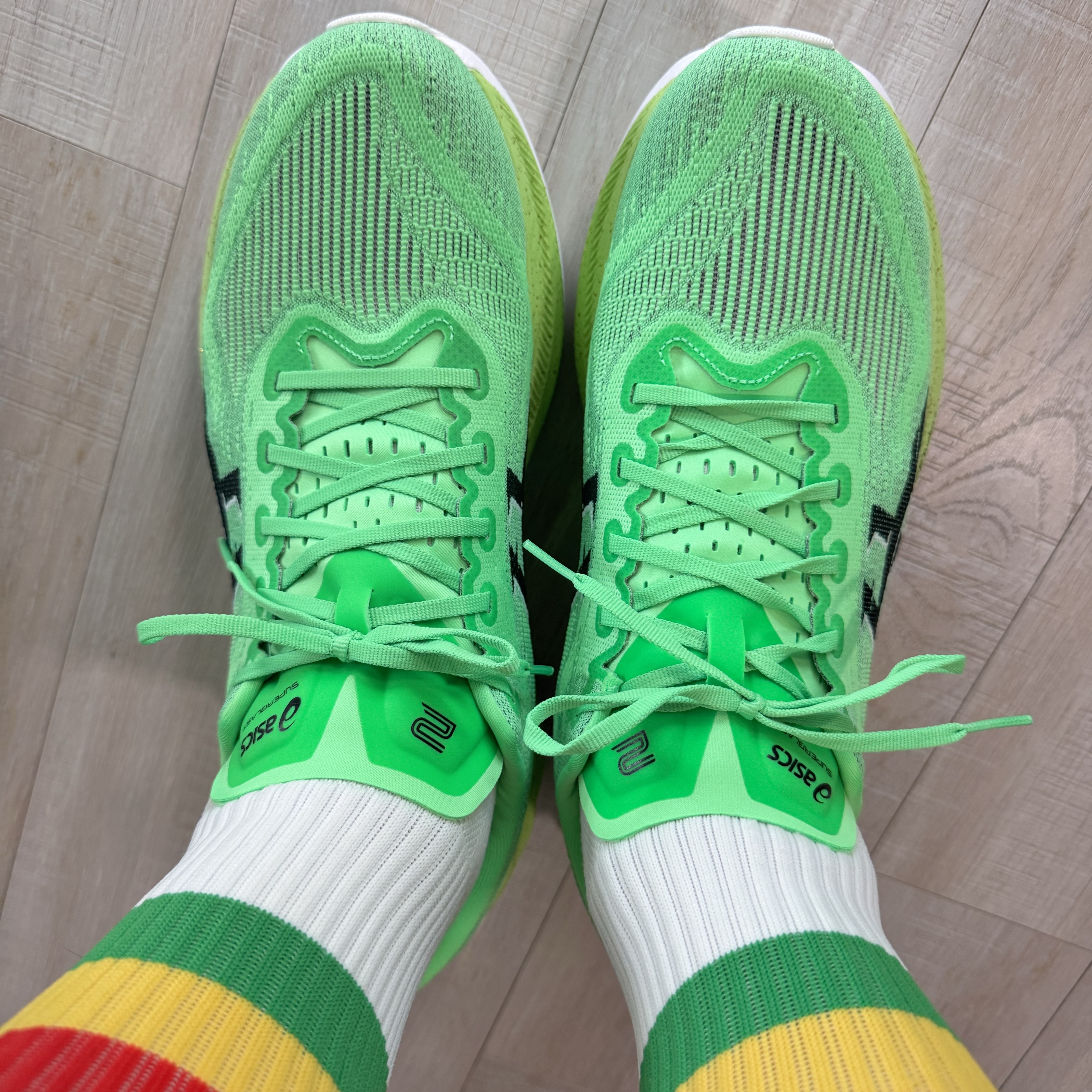 Asics Superblast 2 Ekiden Vital Green Black 착용 스타일 - 1