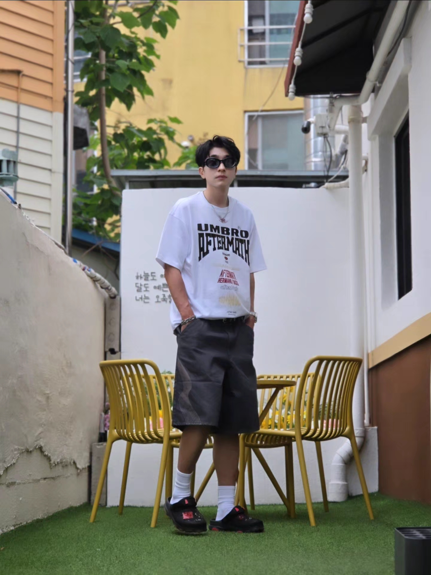 Nike NSW Denim Pants Anthracite (IR6783-060), Crocs x Staple Classic All Terrain Clog Black 착용 스타일 - 4
