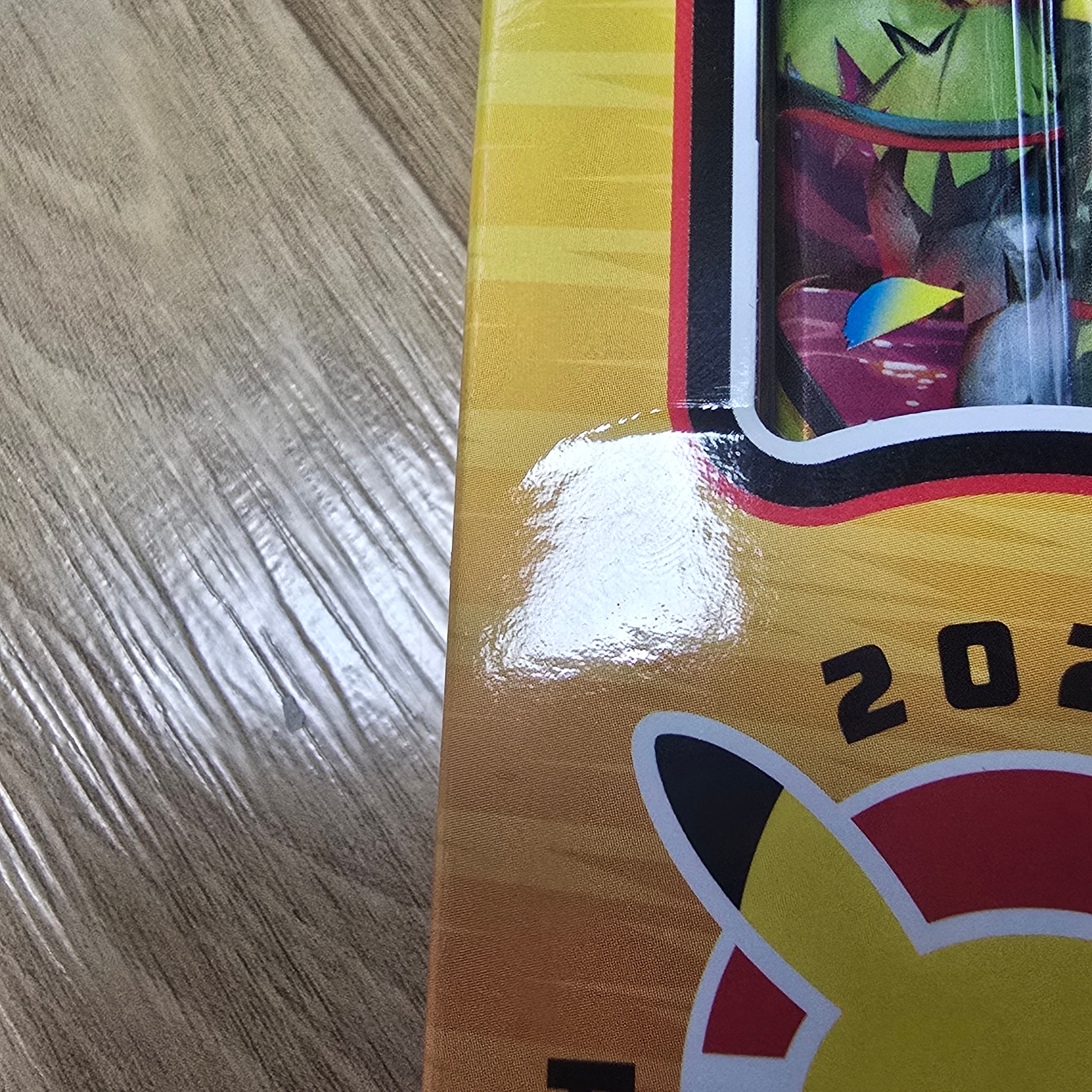 Pokemon TCG 30th Anniversary Pokemon Day 2026 Collection Box (English Ver.) 착용 스타일 - 3