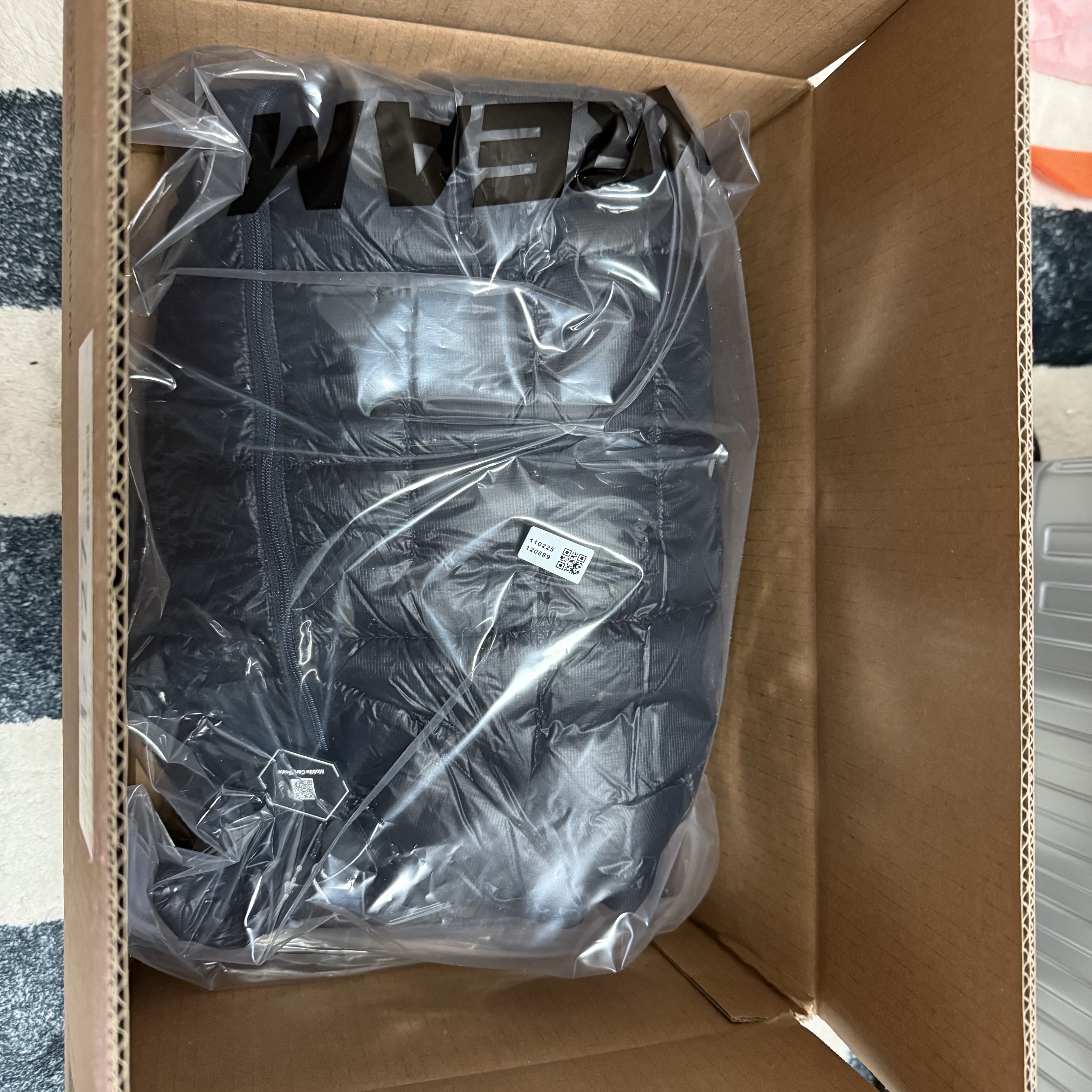 Montbell Plasma 1000 Down Jacket Black 착용 스타일 - 2