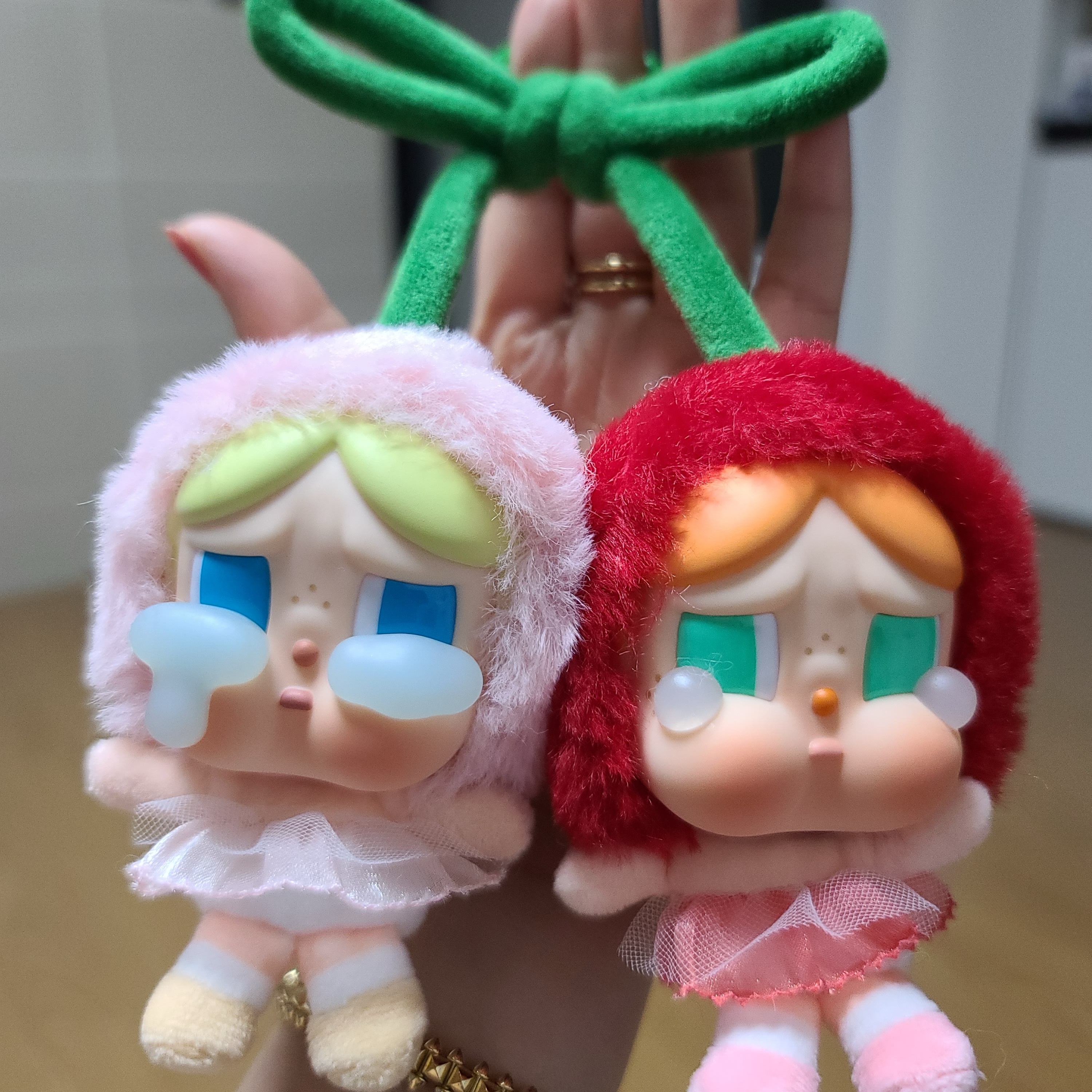 Pop Mart Crybaby Crying For Love Series Vinyl Plush 착용 스타일 - 2