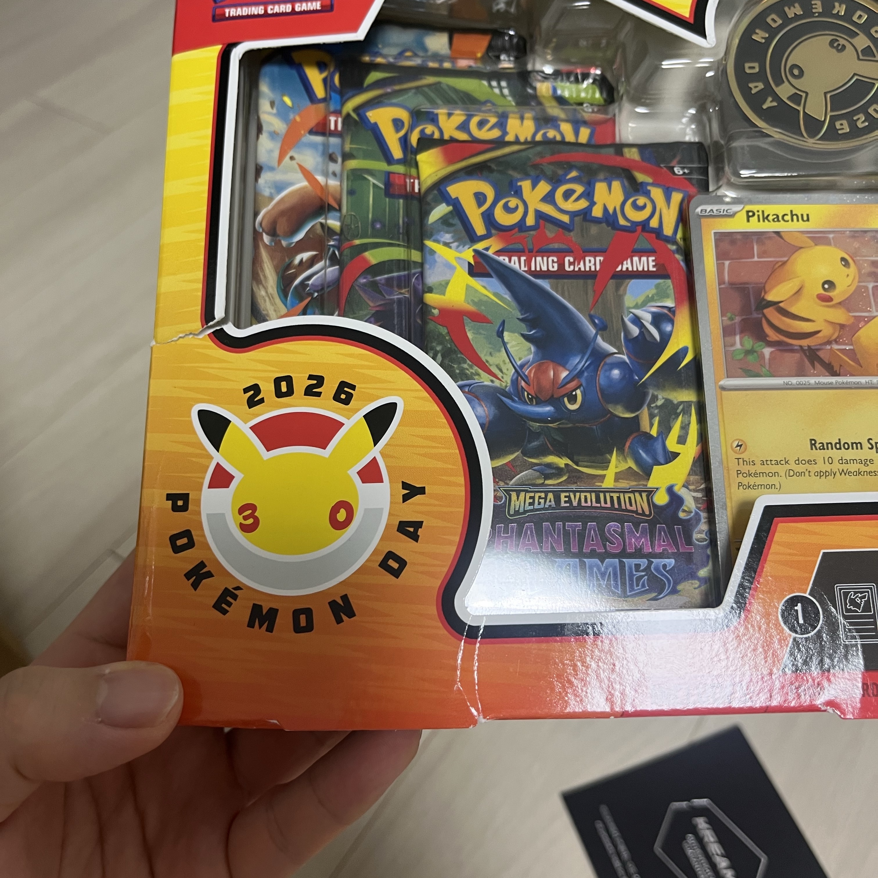 Pokemon TCG 30th Anniversary Pokemon Day 2026 Collection Box (English Ver.) 착용 스타일