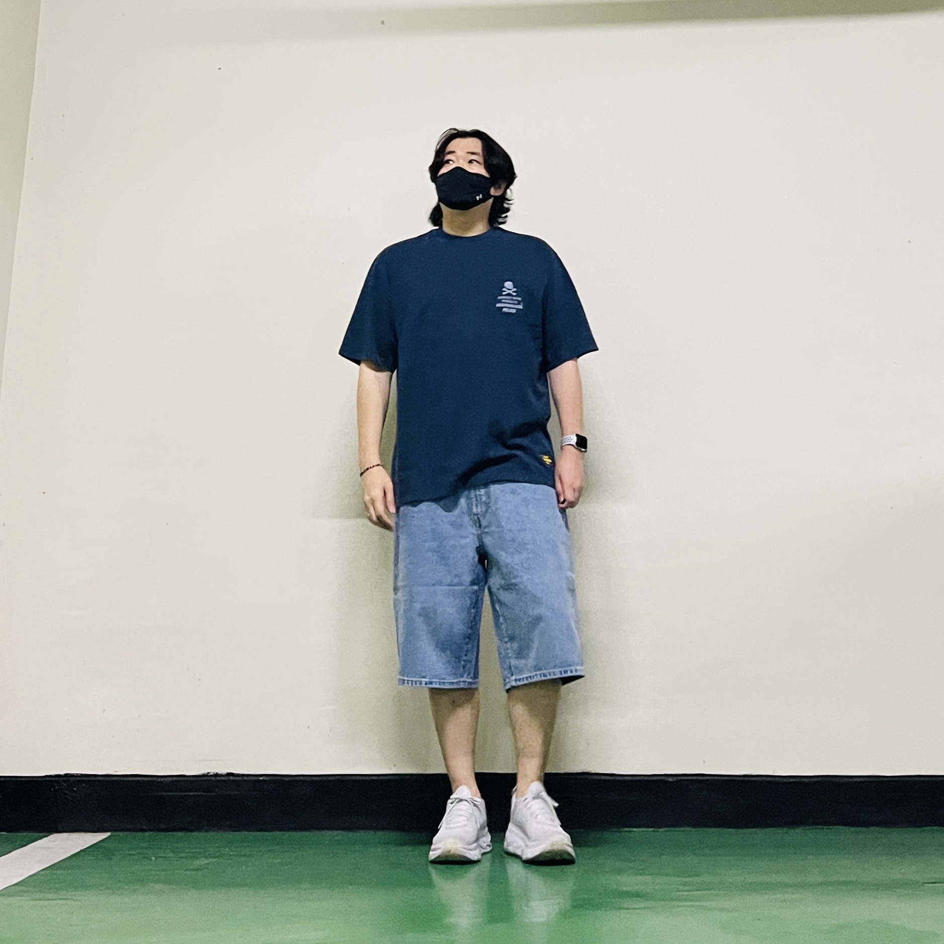 Supreme Baggy Denim Short Washed Indigo - 26SS, Palace x Neighborhood Pocket T-Shirt Indigo - 25FW 착용 스타일 - 1