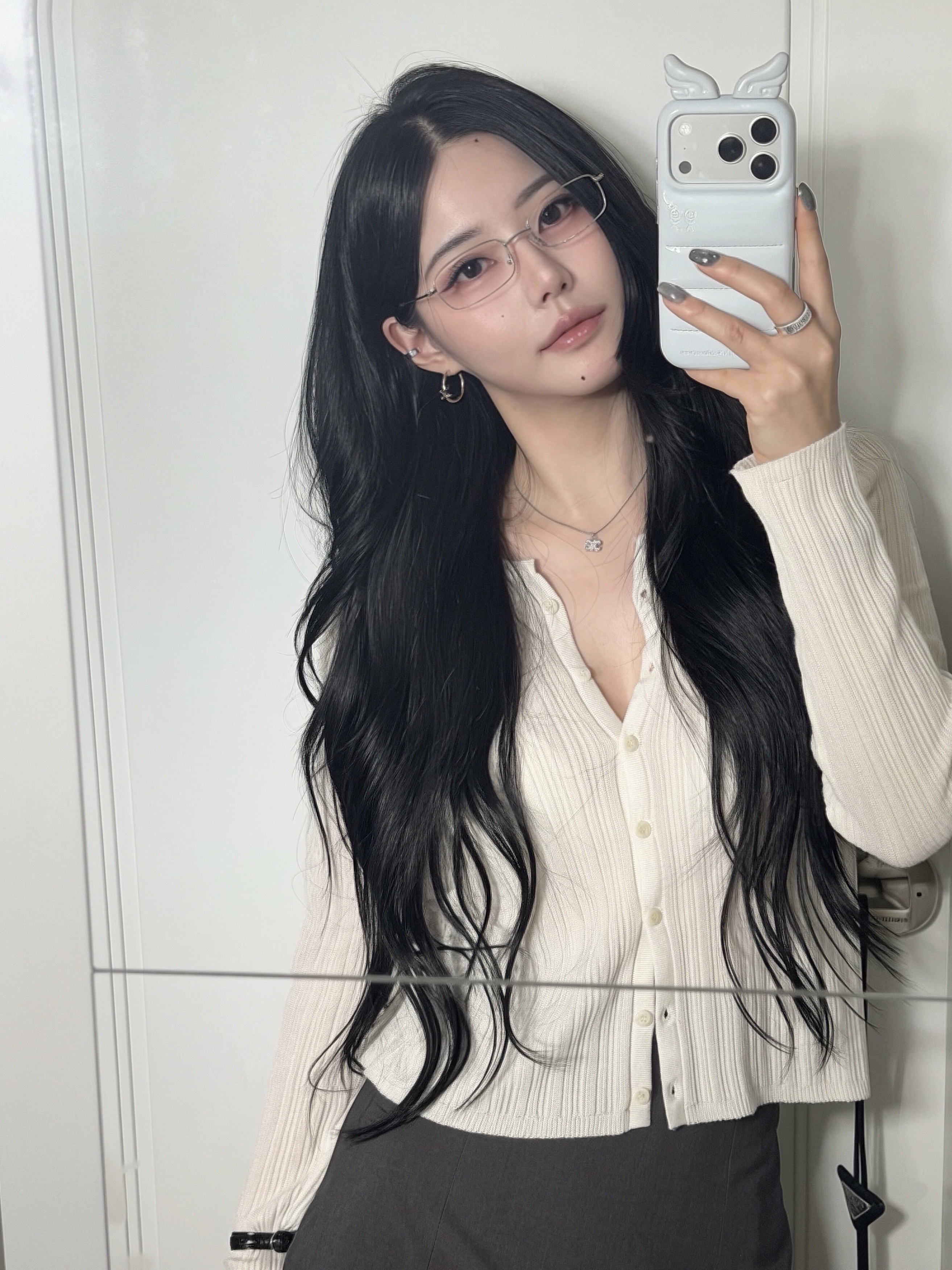 Apple iPhone 17 Pro 256GB Silver 착용 스타일
