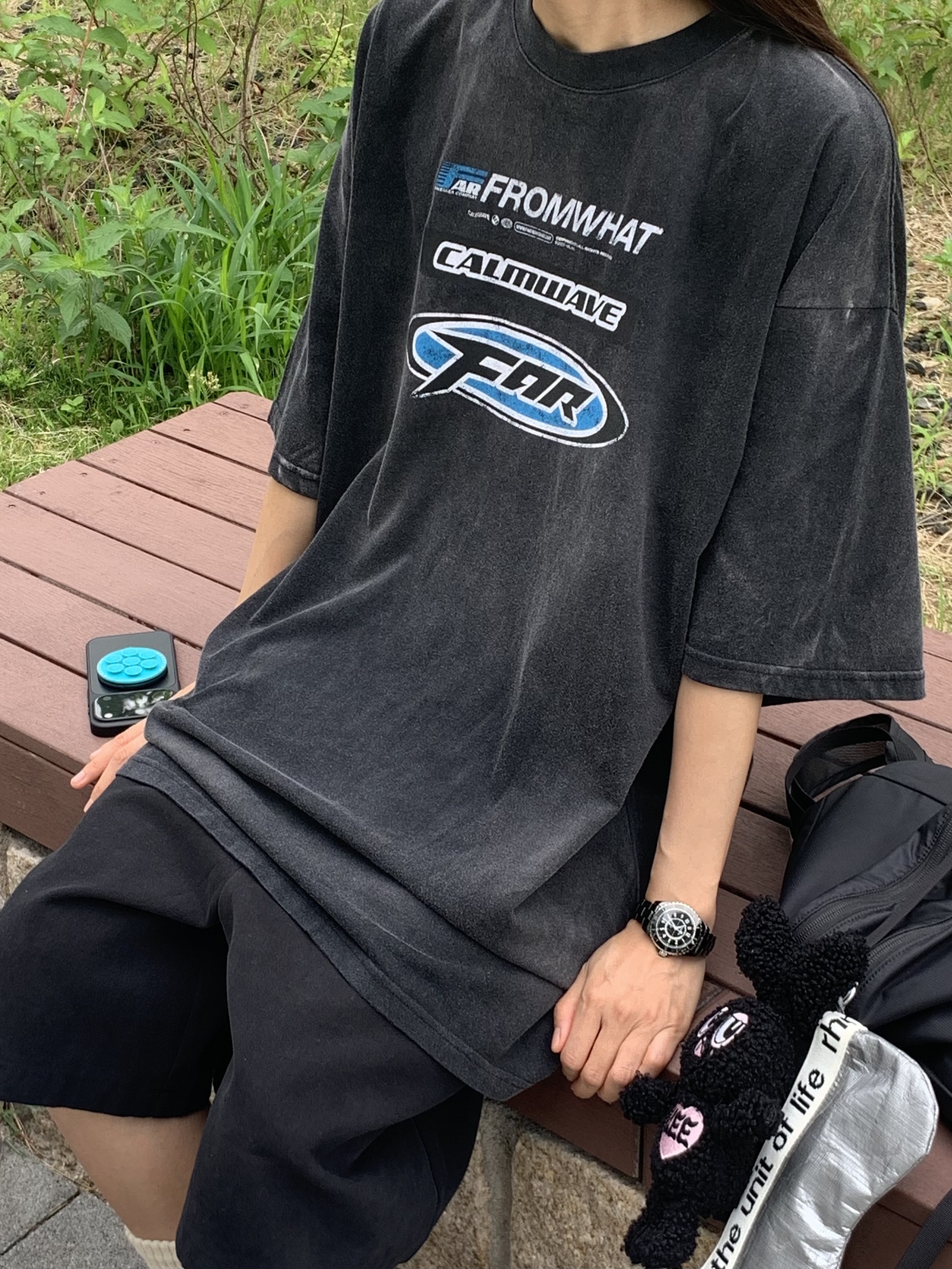 Farfromwhat Far Washed Logo T-Shirts Black, Farfromwhat Far Patch Logo Cap Navy 착용 스타일 - 3